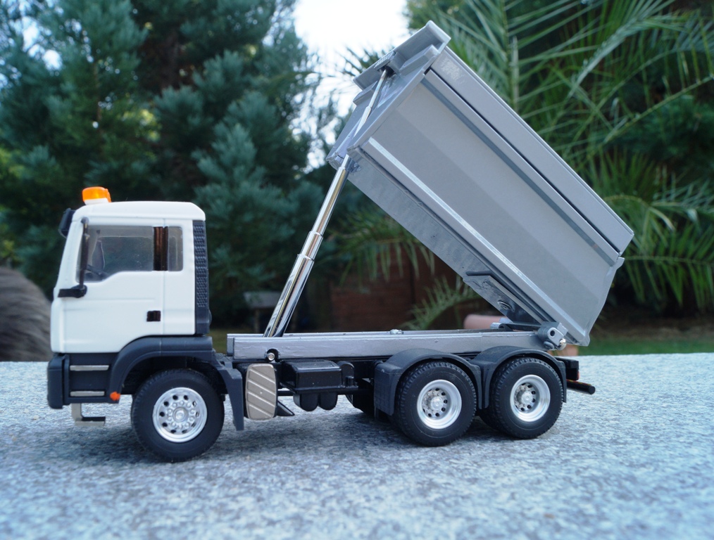 ÖAF 3achs Kipper mit Asphaltmulde