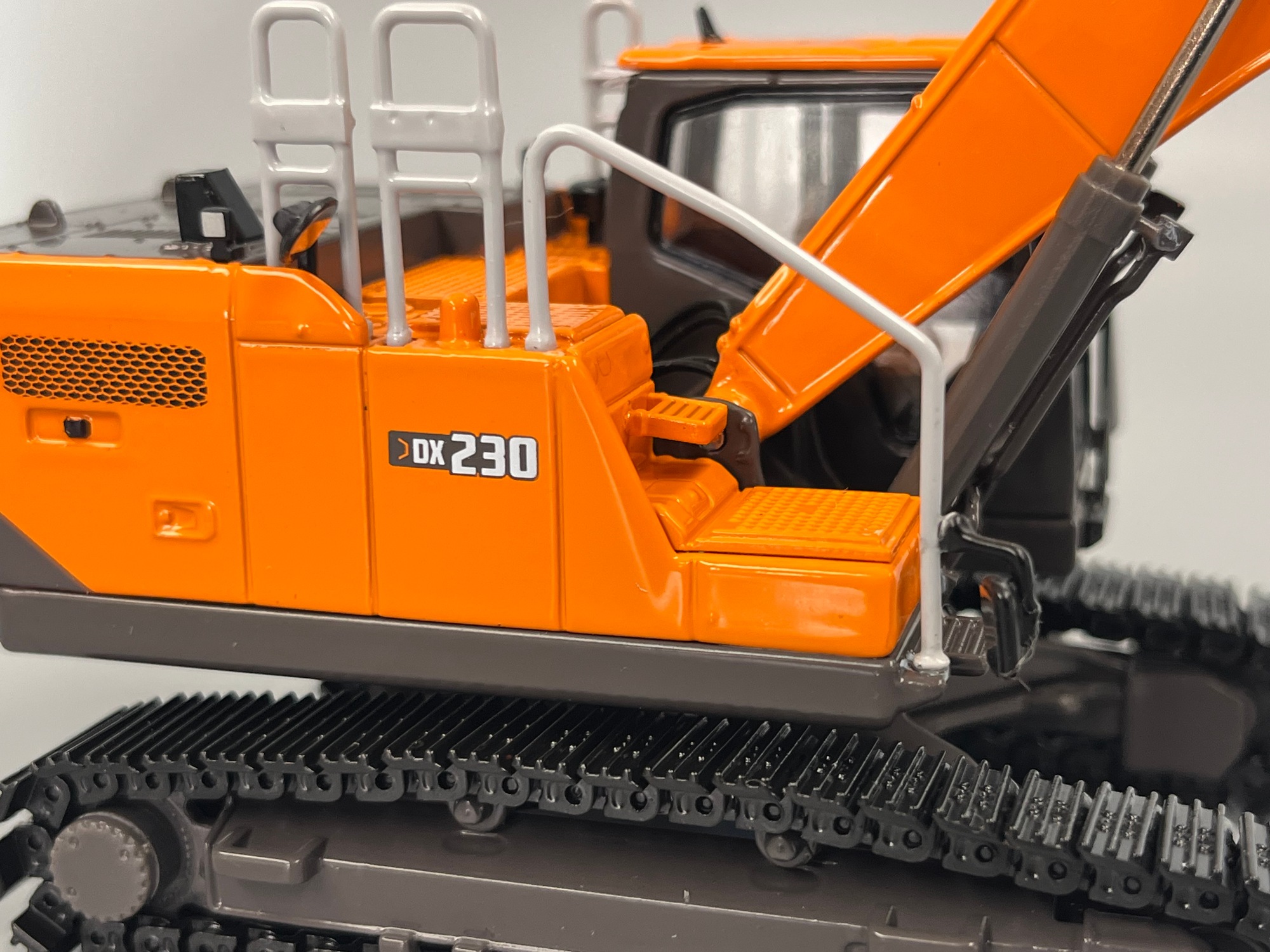 16-1038 - IMC - Develon DX230LC-9 Kettenbagger