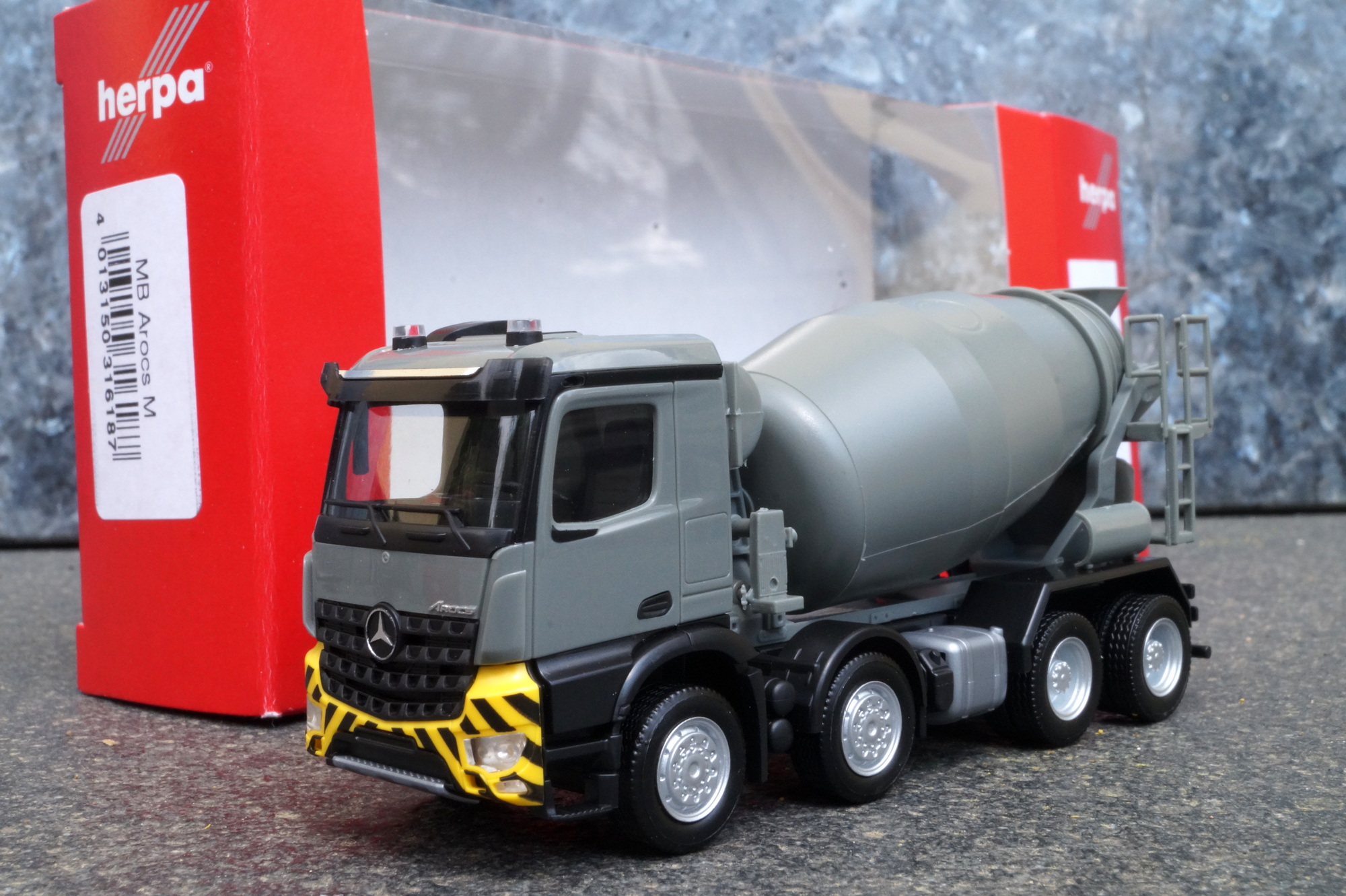 316187 _Herpa -Mercedes-Benz Arocs M Betonmischer grau/gelb