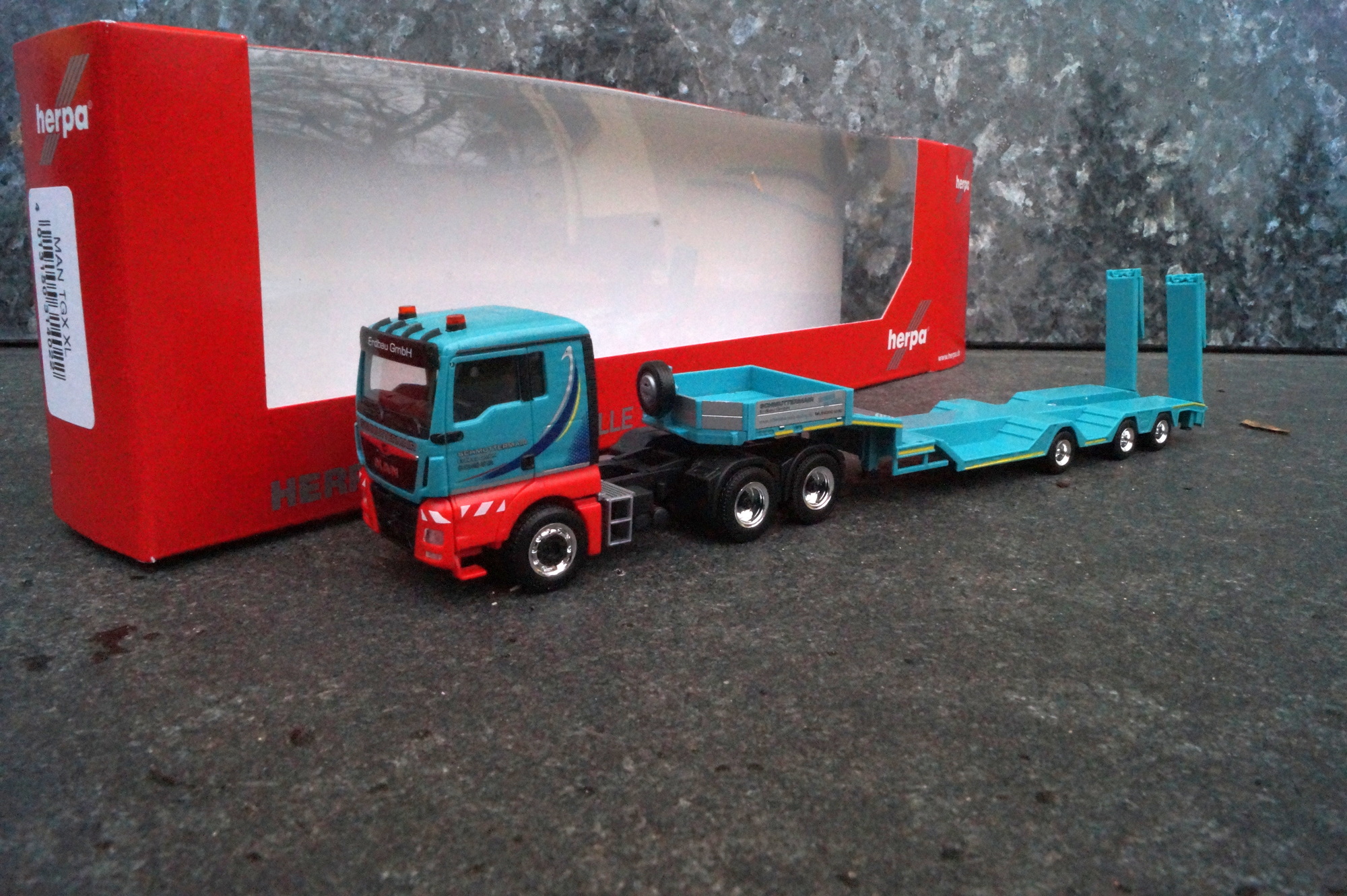 314022 - Herpa - MAN TGX XL 6×4 Tieflade-Sattelzug "Schmuttermair"