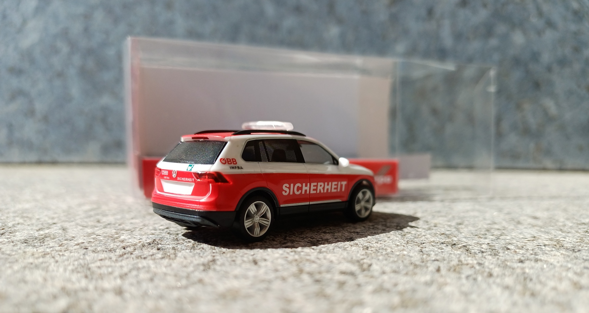 945660 -Herpa - VW Tiguan Auto "Sicherheit QBB Infra"