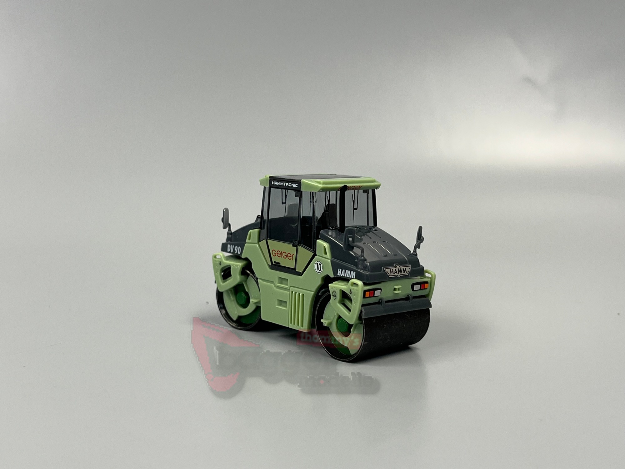 956949 -Herpa - Hamm DV 90 Tandemwalze "Geiger"