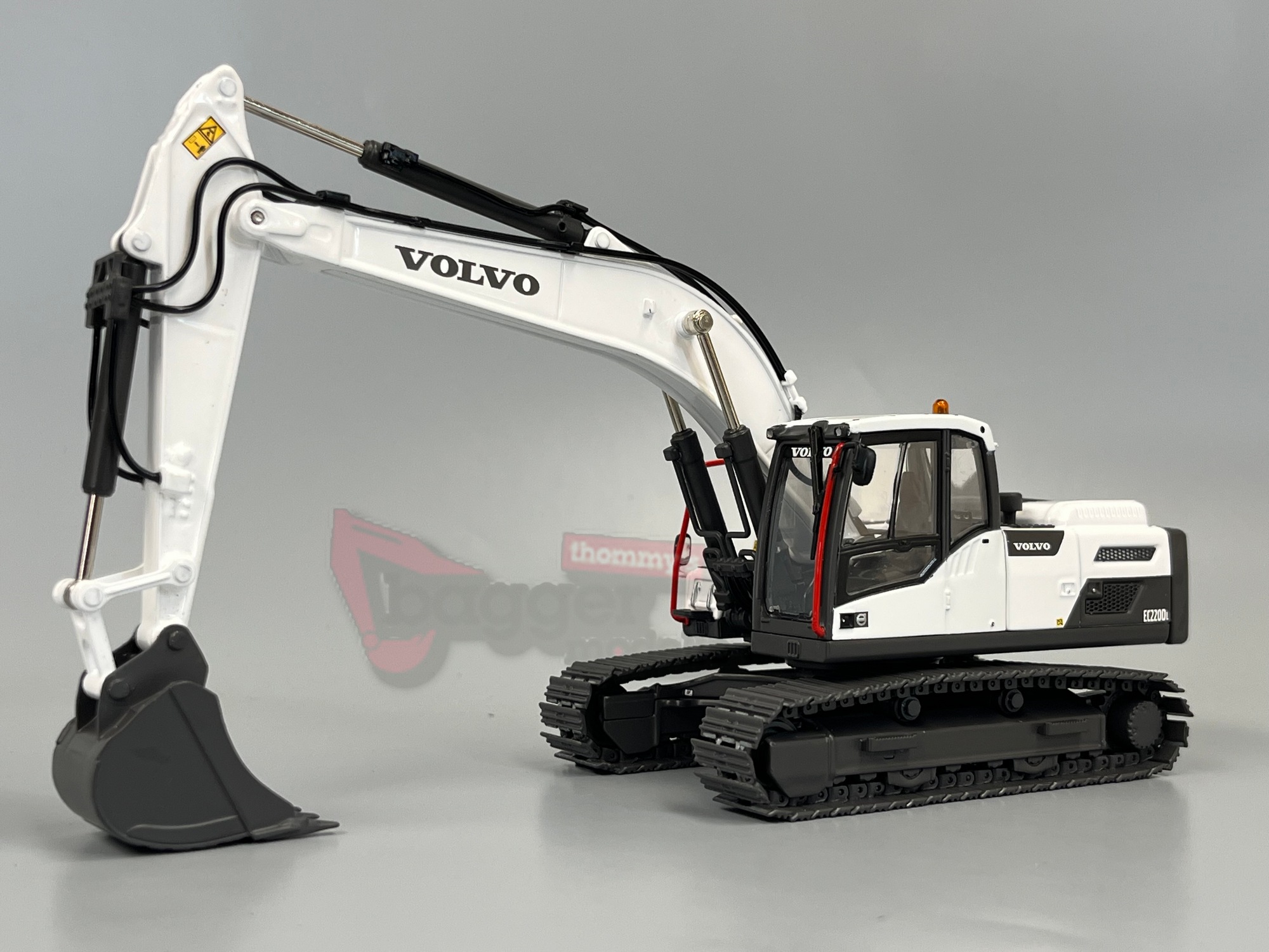 64-2017 -WSI - Volvo EC 220 Kettenbagger weiß