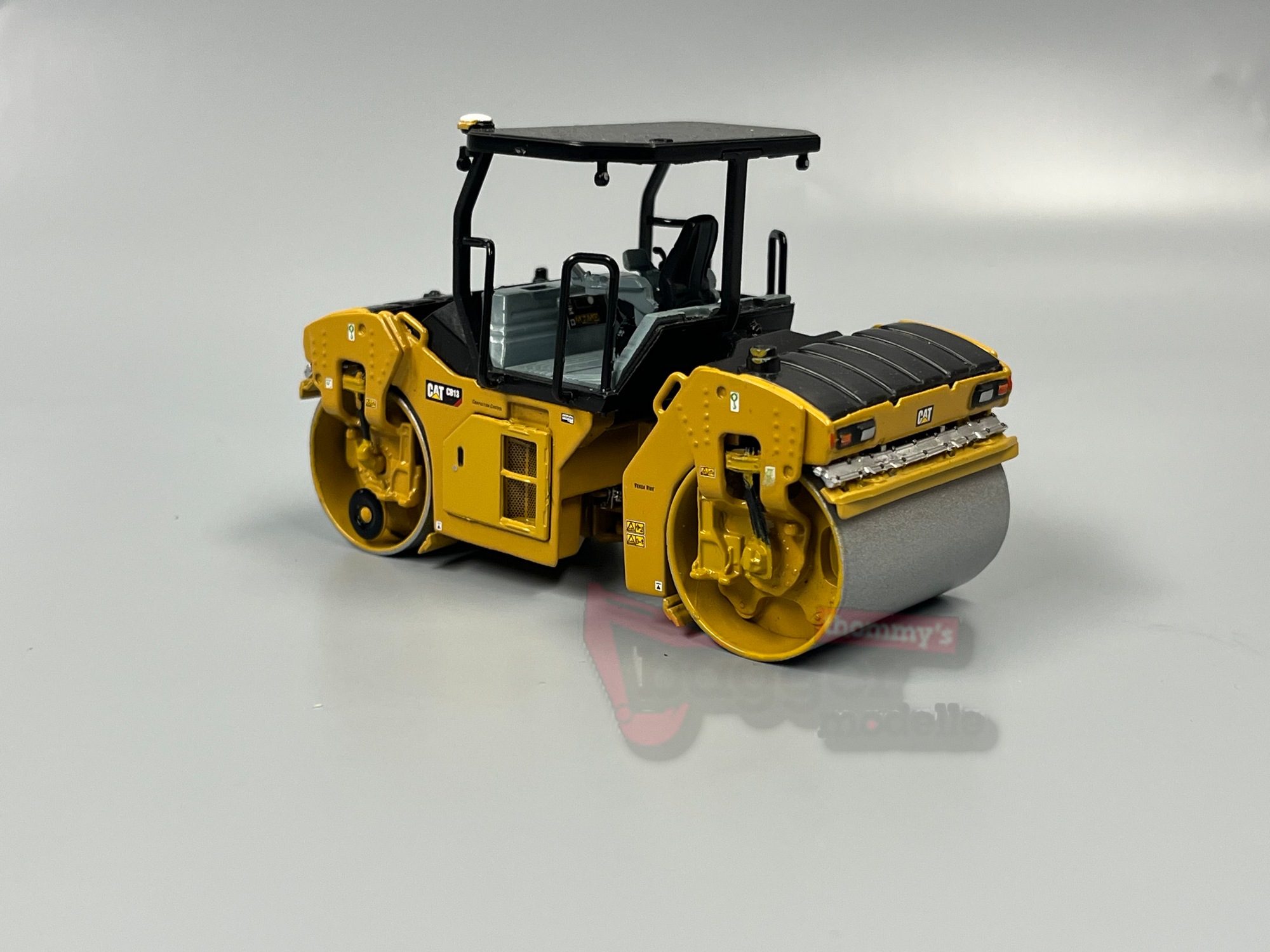 85594 -DCM - CAT CB-13 Tandem Vibratory Walze mit Seilwinde ohne Kabine