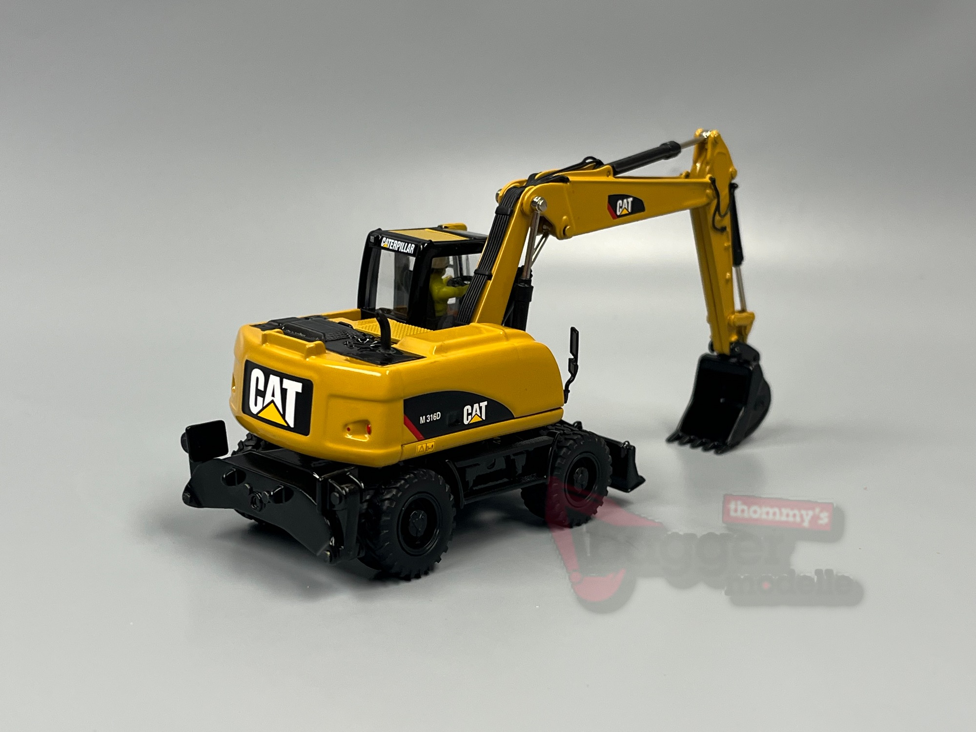 85171 - DCM - CAT M 316D Mobilbagger mit Löffel