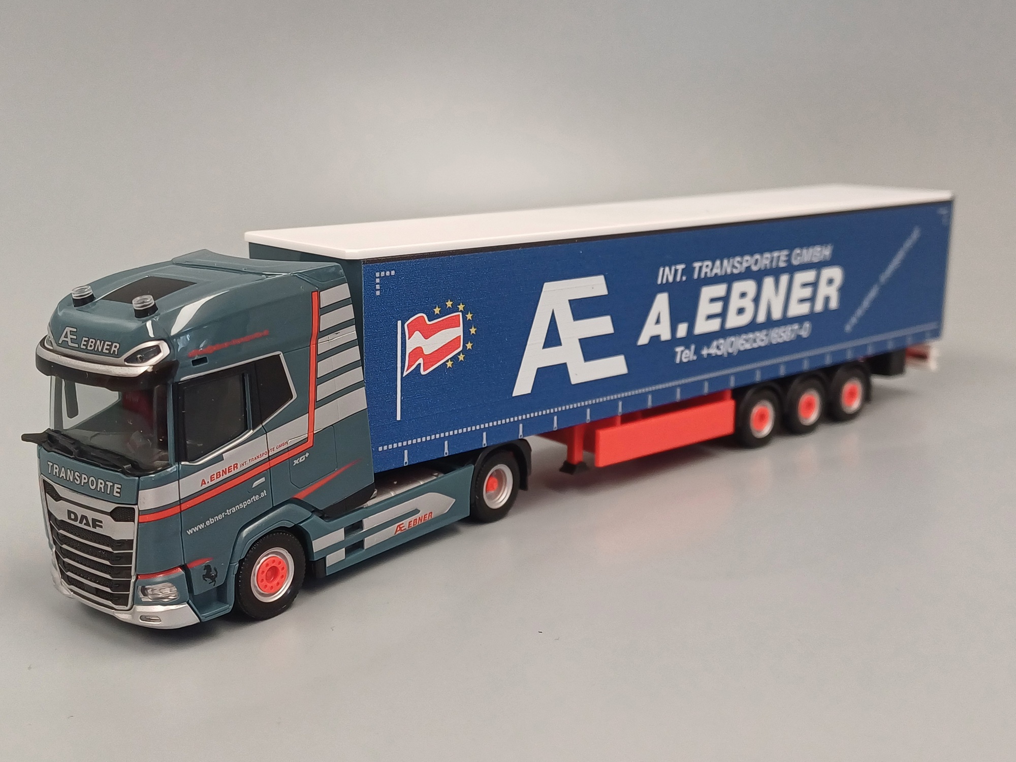 318693  -Herpa - DAF XG+ Gardinenplanen-Sattelzug "A. Ebner