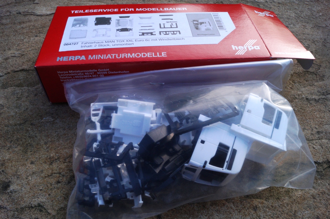 084727 - Herpa - Teileservice Fahrerhaus MAN TGX XXL Euro 6c mit Windleitblech Inhalt: 2 Stück