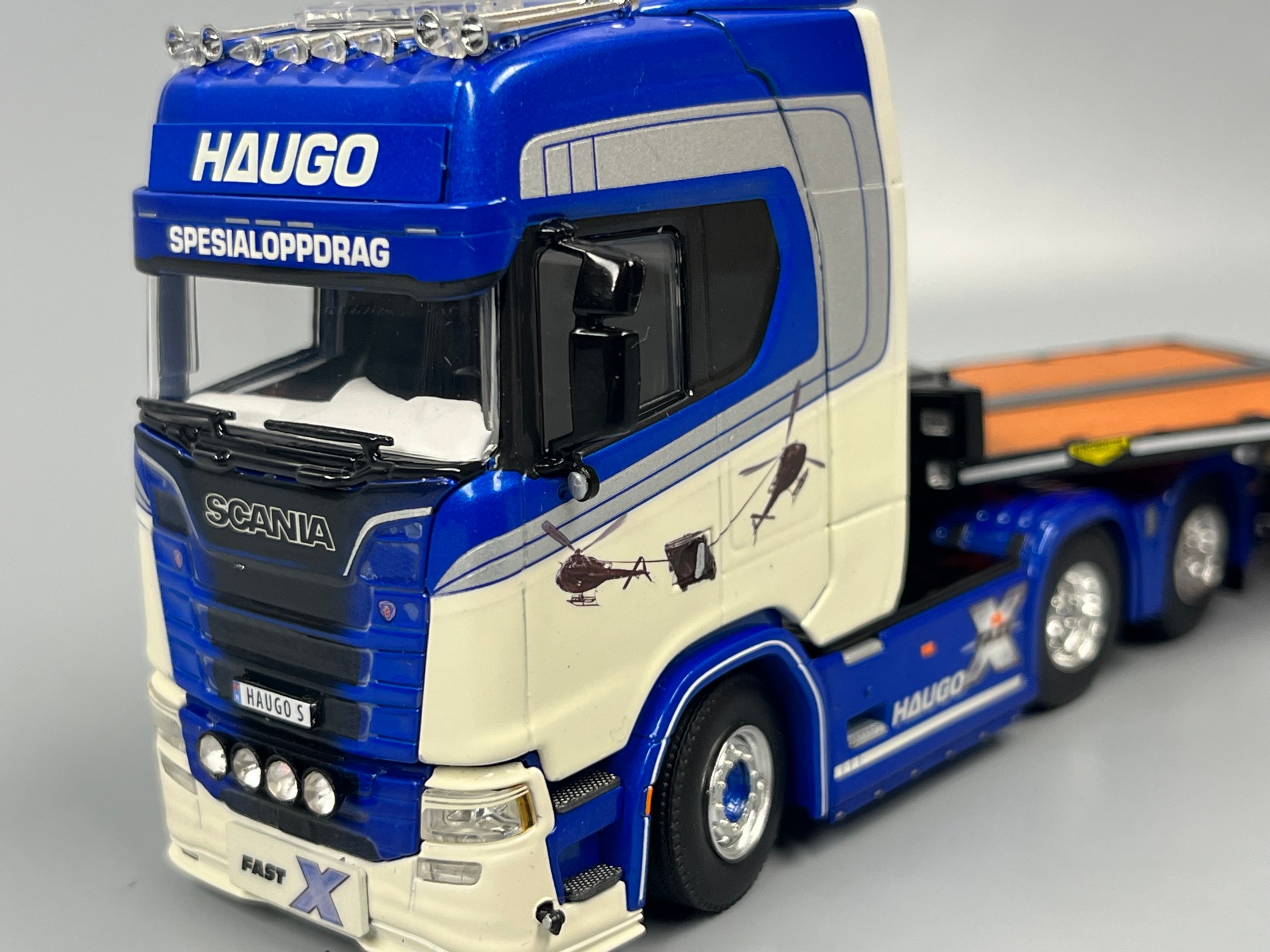 01-4974 - WSI - Scania S Highline CS20H 6x4 mit 3achs Tieflader und Auffahrrampen - Haugo - NO