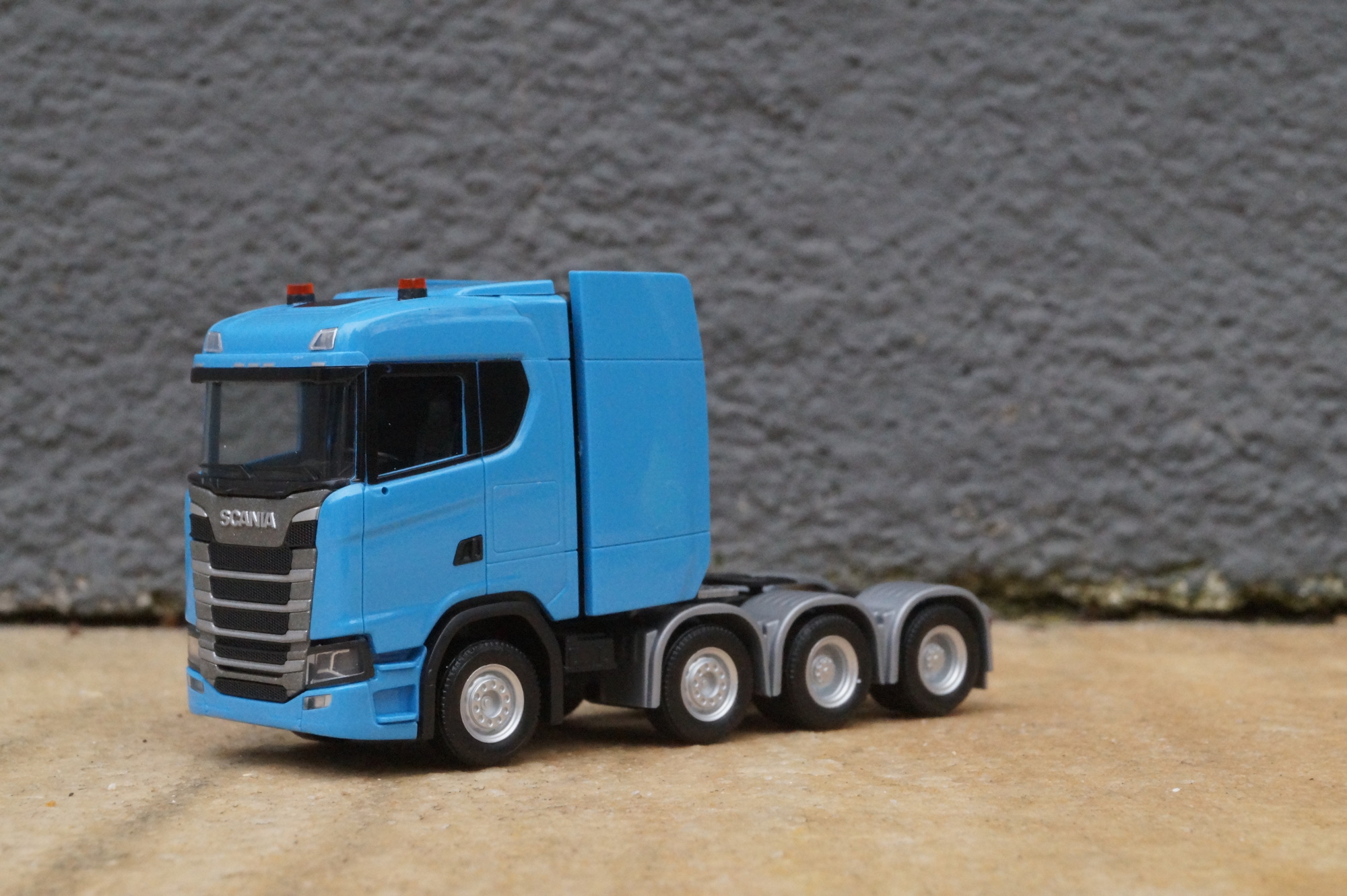 315753-2 -Herpa -Scania CS 20 ND Schwerlastzugmaschine, hellblau