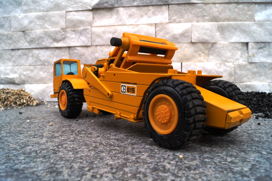 CAT 615 Schürfzug