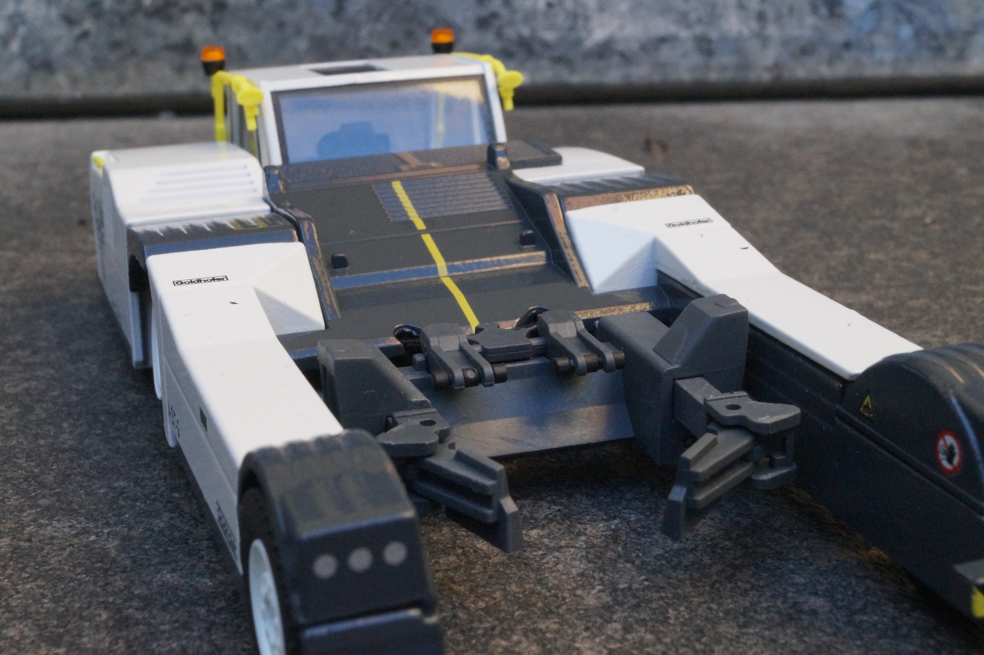 5517 - Conrad - Goldhofer AST-2 Flugzeugschlepper   Phönix"