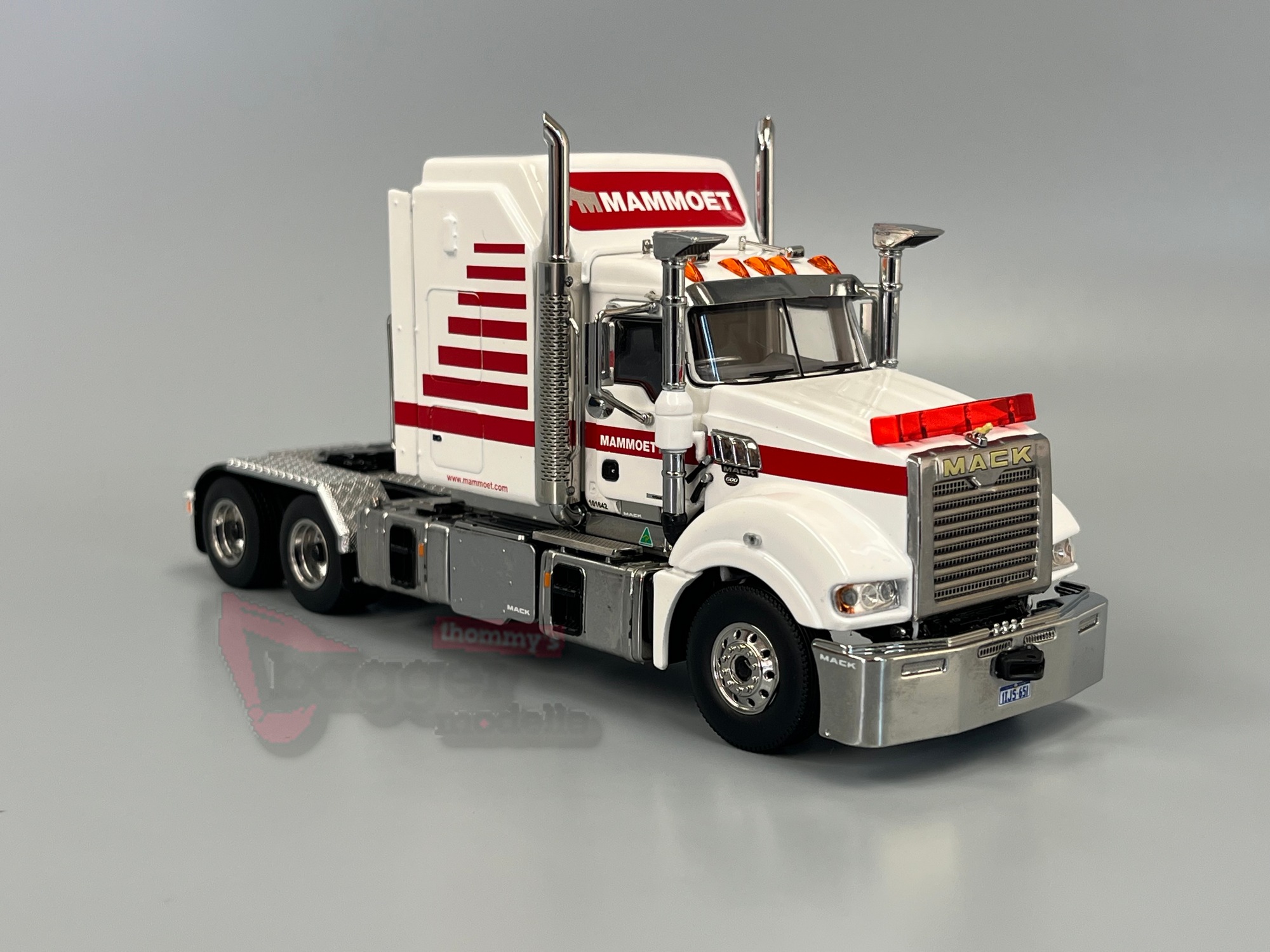 410327 - Drake - MACK Titan 3achs Zugmaschine - Mammoet Australien
