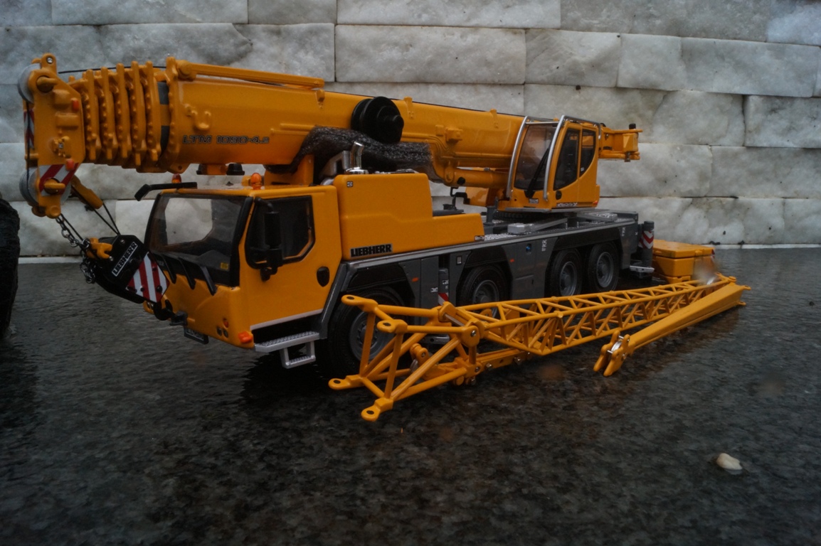 52-2009- WSI -Liebherr LTM 1090-4.2  Mobilkran