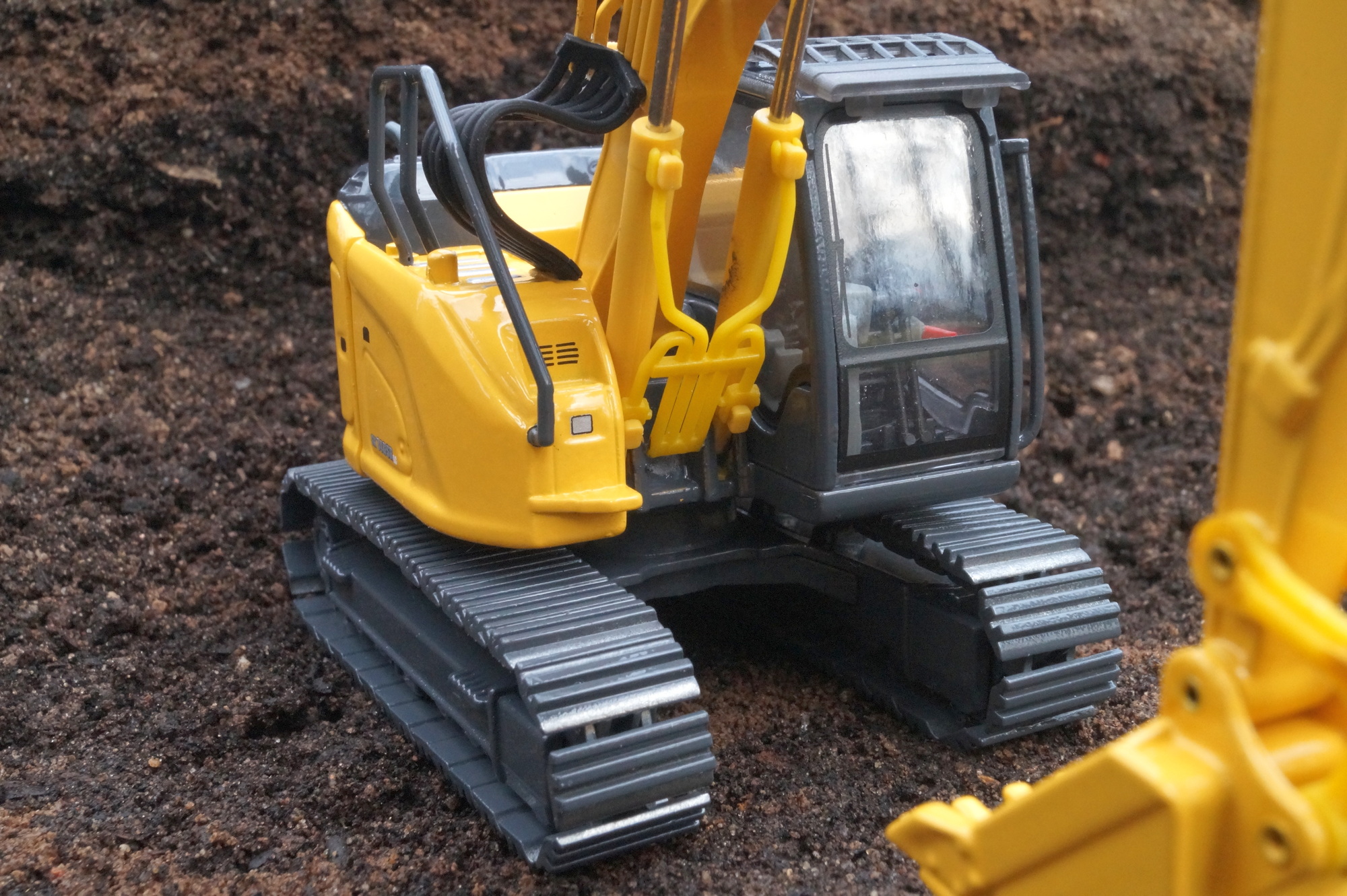 2220-1 - Conrad - Kobelco SK140 SRLC-7 Hydraulikbagger "US Version"