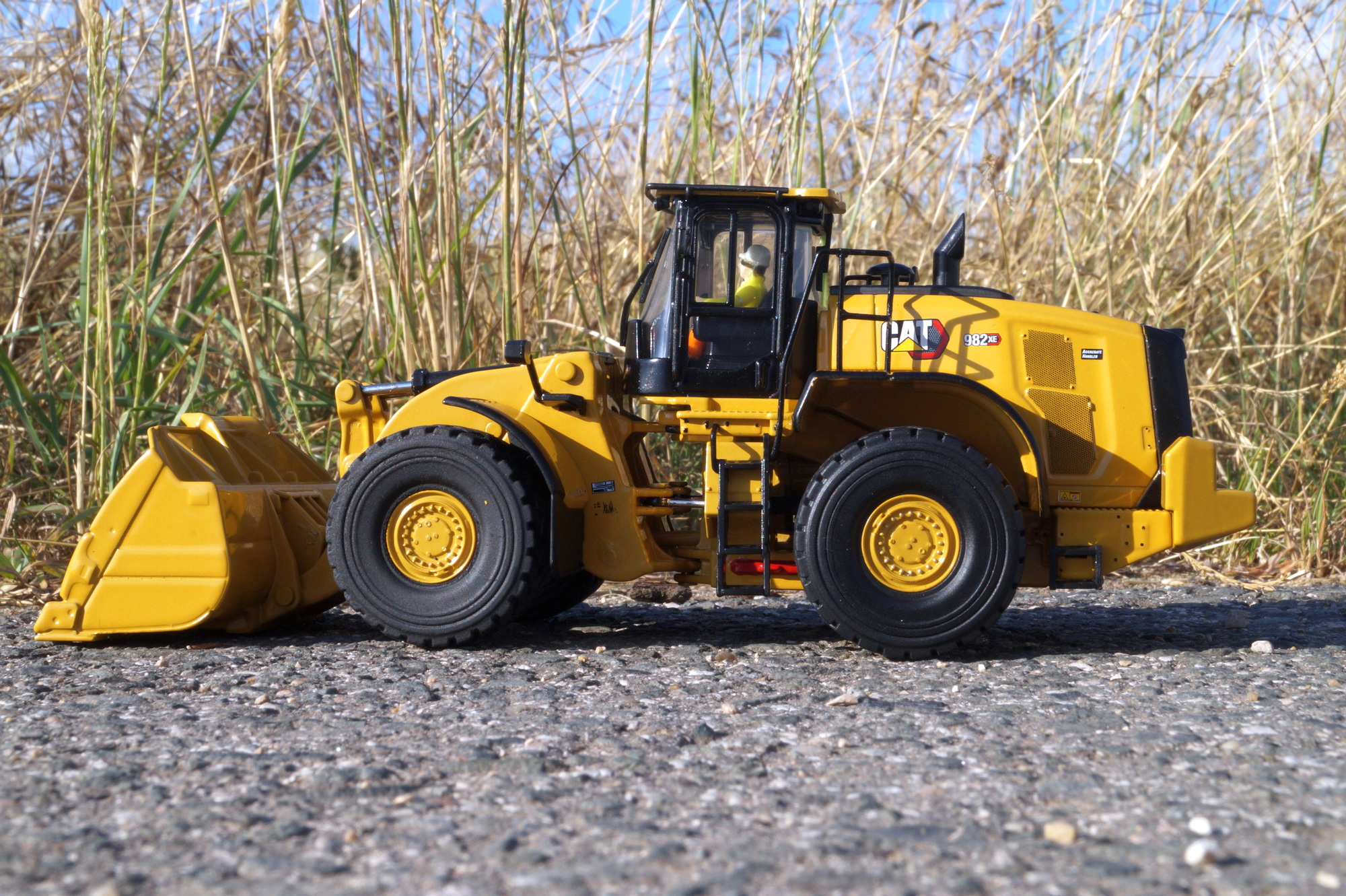 85685 - DCM - CAT 982XE Radlader