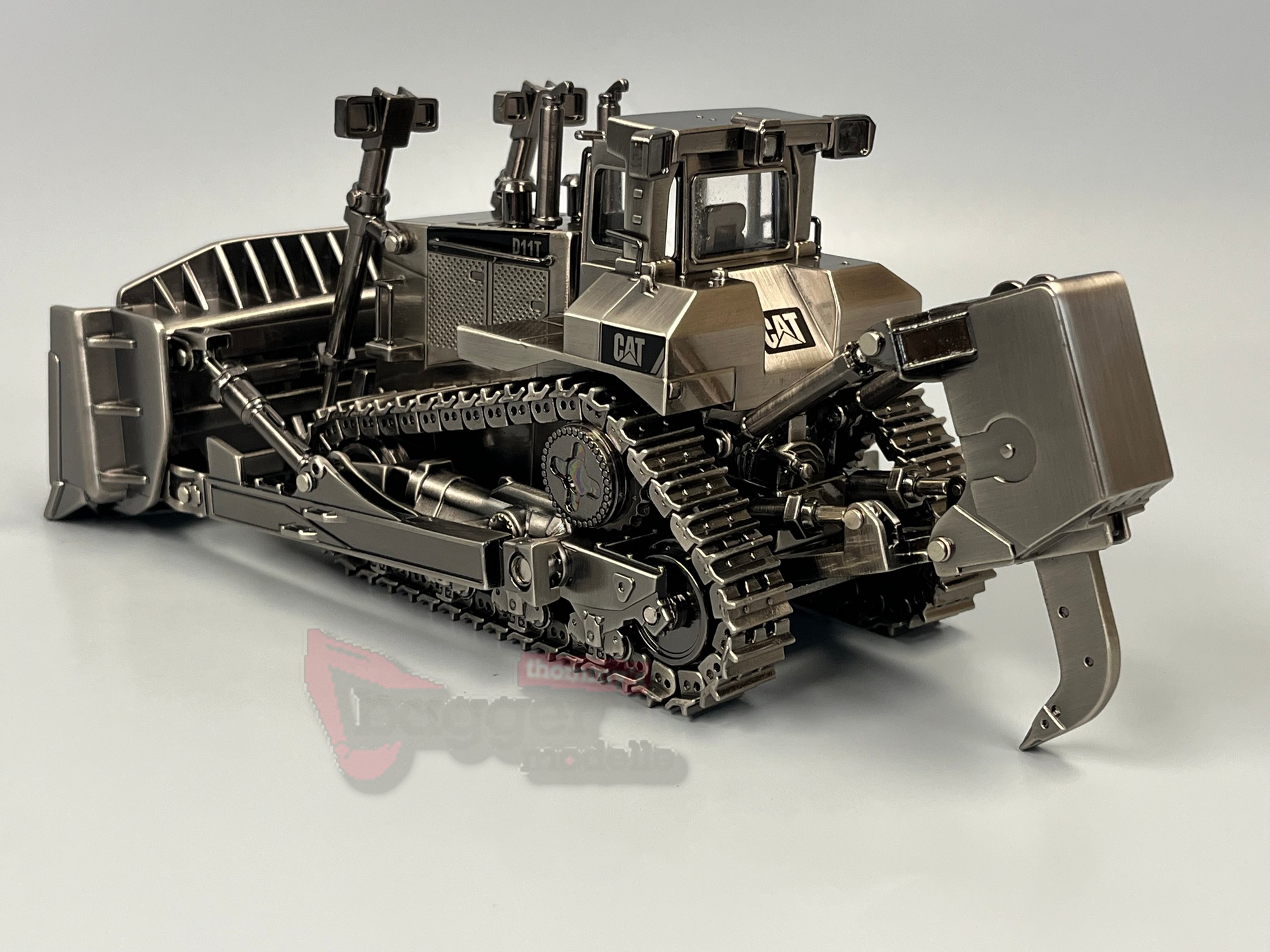 85754 -DCM - CAT D11/ Raupe Antique Silver Finish