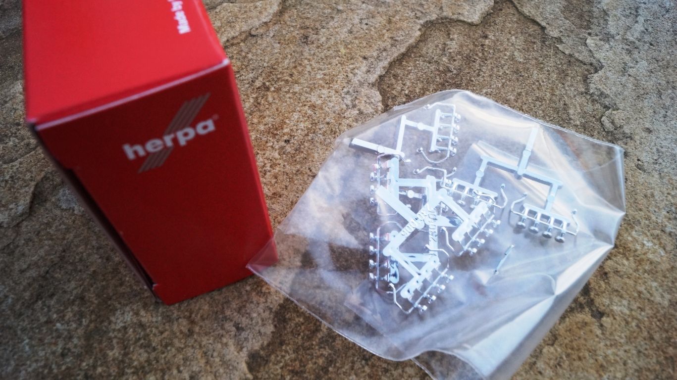 052740 -Herpa - -Lampenbügel hängend 8 Stück