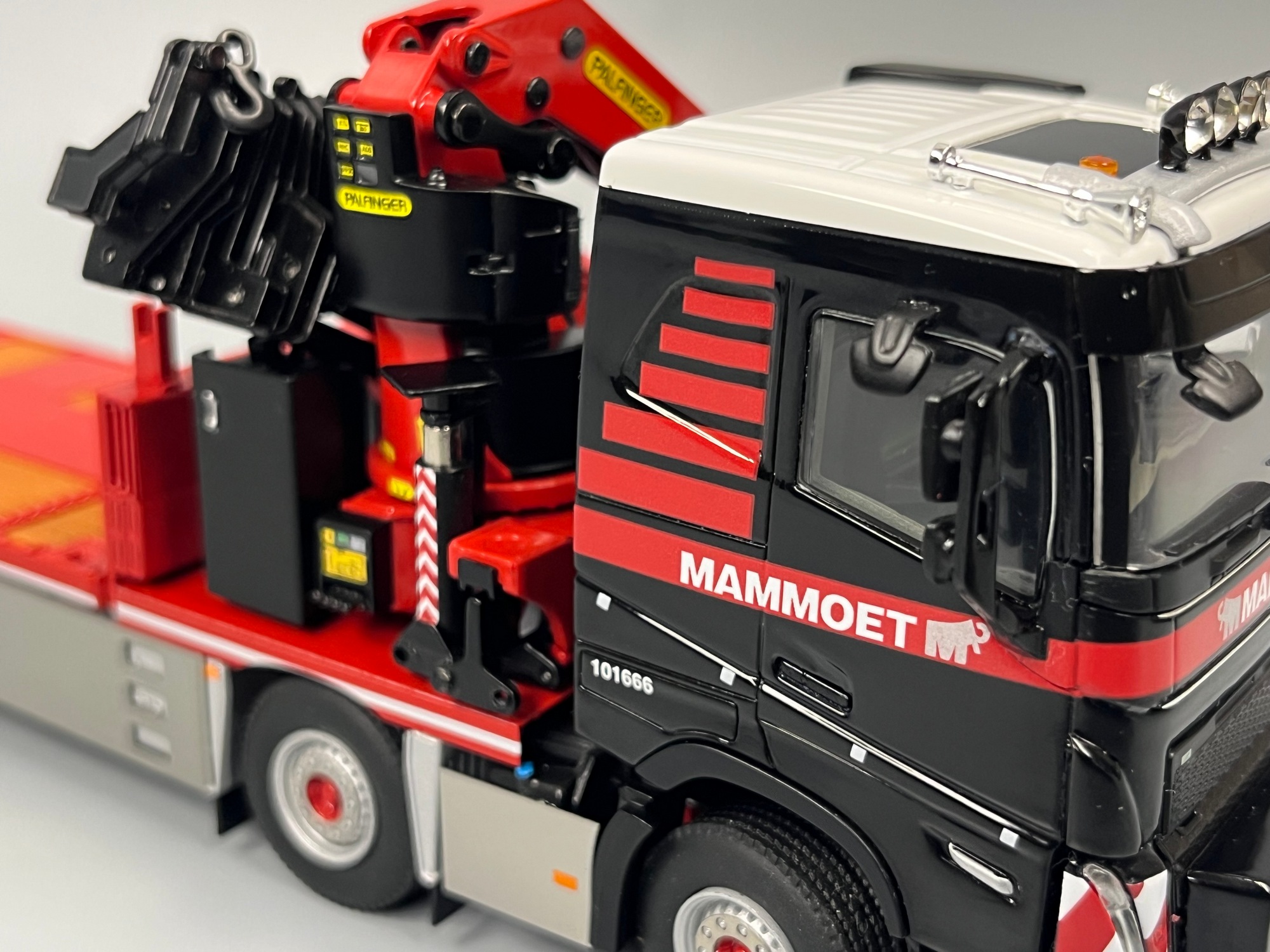 410323 -WSI - VOLVO FH 5 Schlafkabine Pritschenwagen 8x2 Nachlaufachse mit Palfinger PK 78002 SH + JIB "Mammoet"