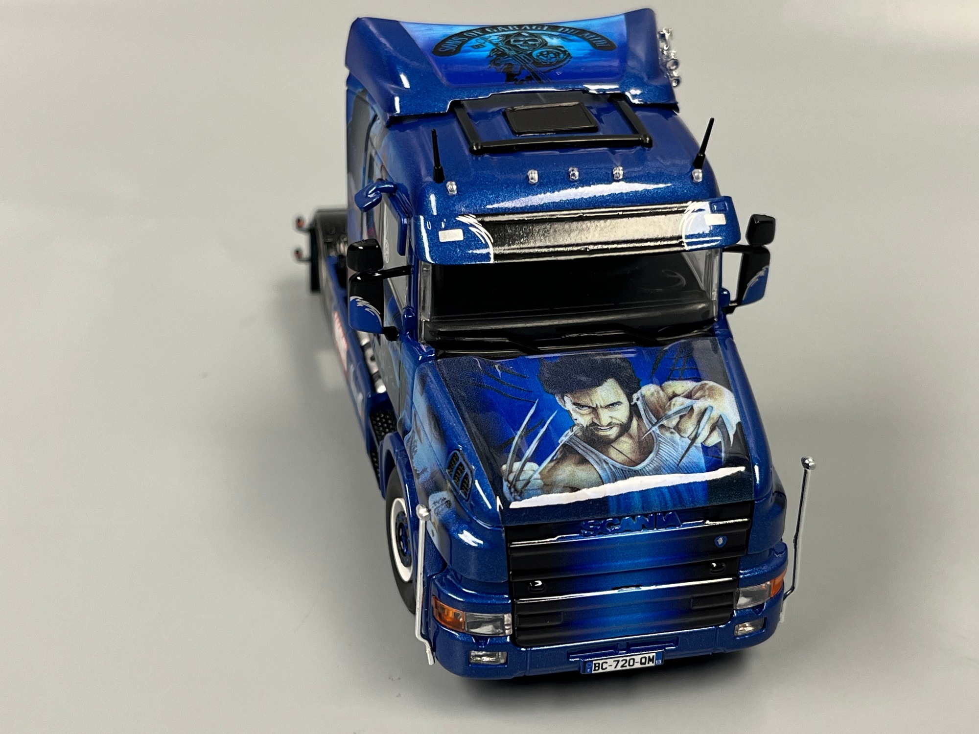88688 - Tekno - Scania Hauber 4-Serie 4x2 Zugmaschine - Garage du Midi / Super Heroes - FR