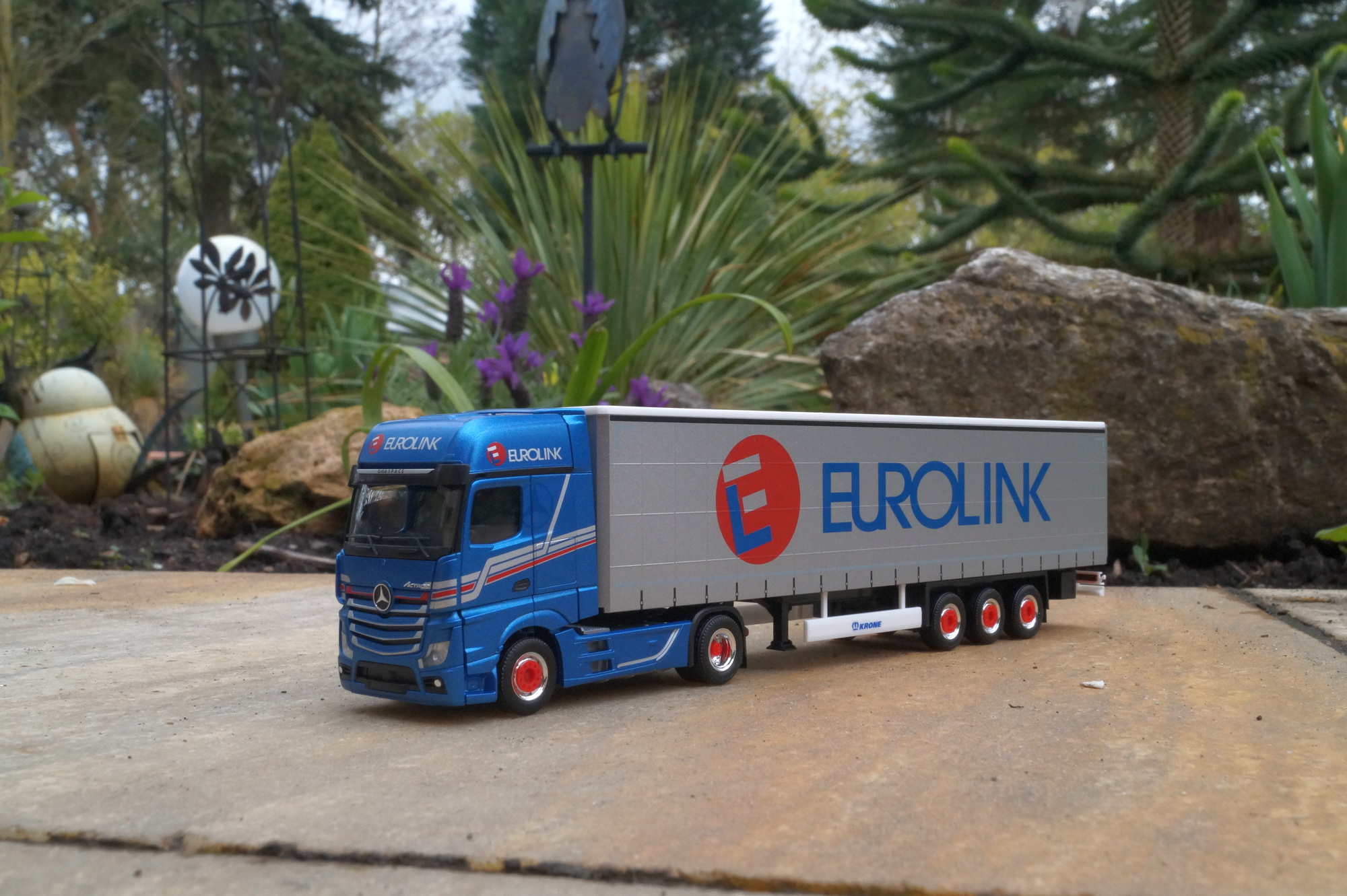 314855 - Herpa  - Mercedes-Benz Actros `18 GigaSpace Gardinenplanen-Sattelzug - Eurolink - S