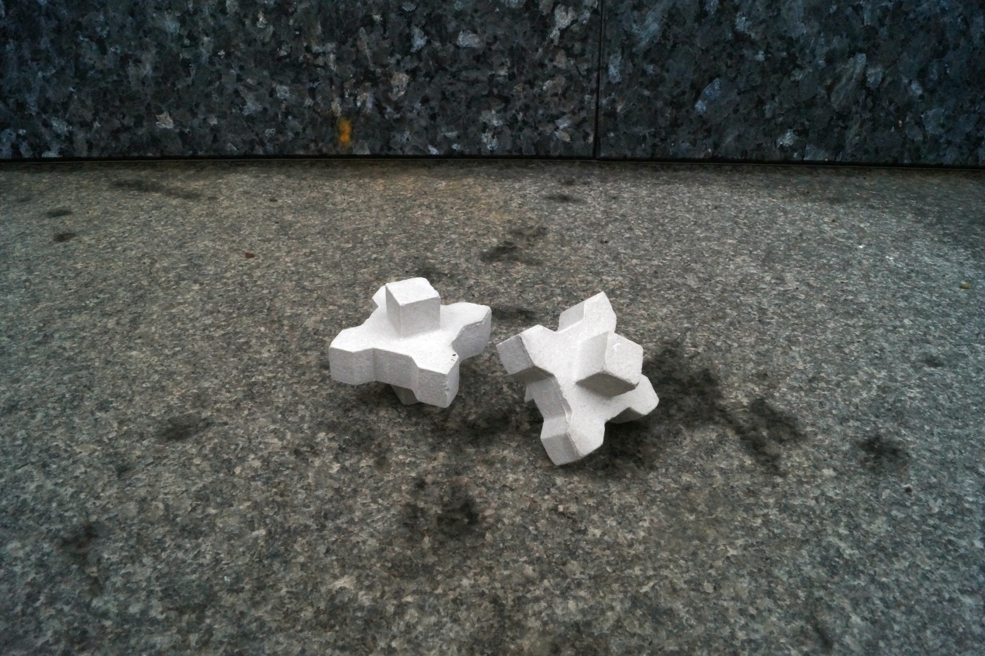 Zubehör 2x Panzersperren aus Beton  klein 3x3cm