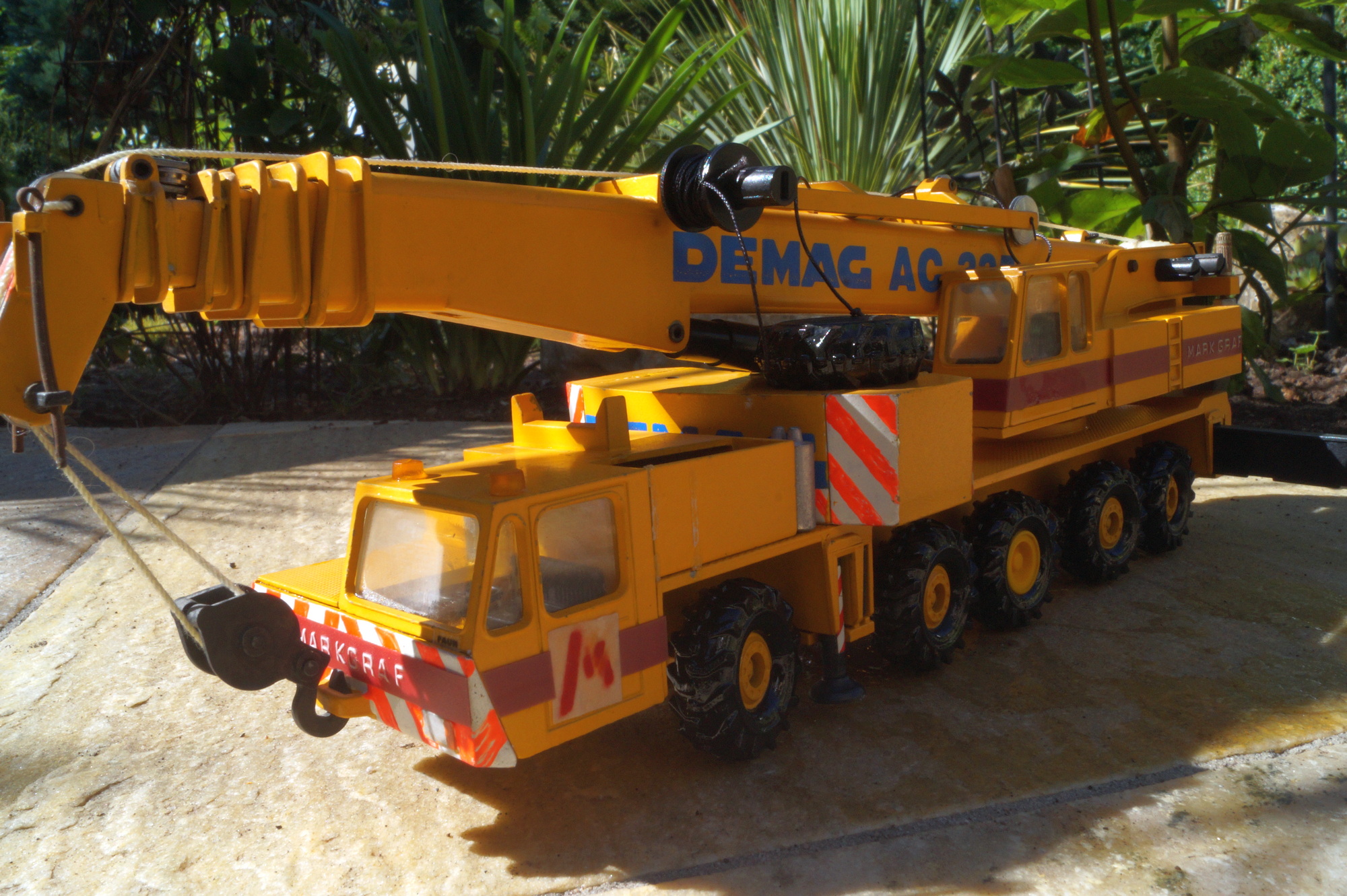 Demag AC 335 5achs Mobilkran mit Spitze  "Markgraf Aufkleber"