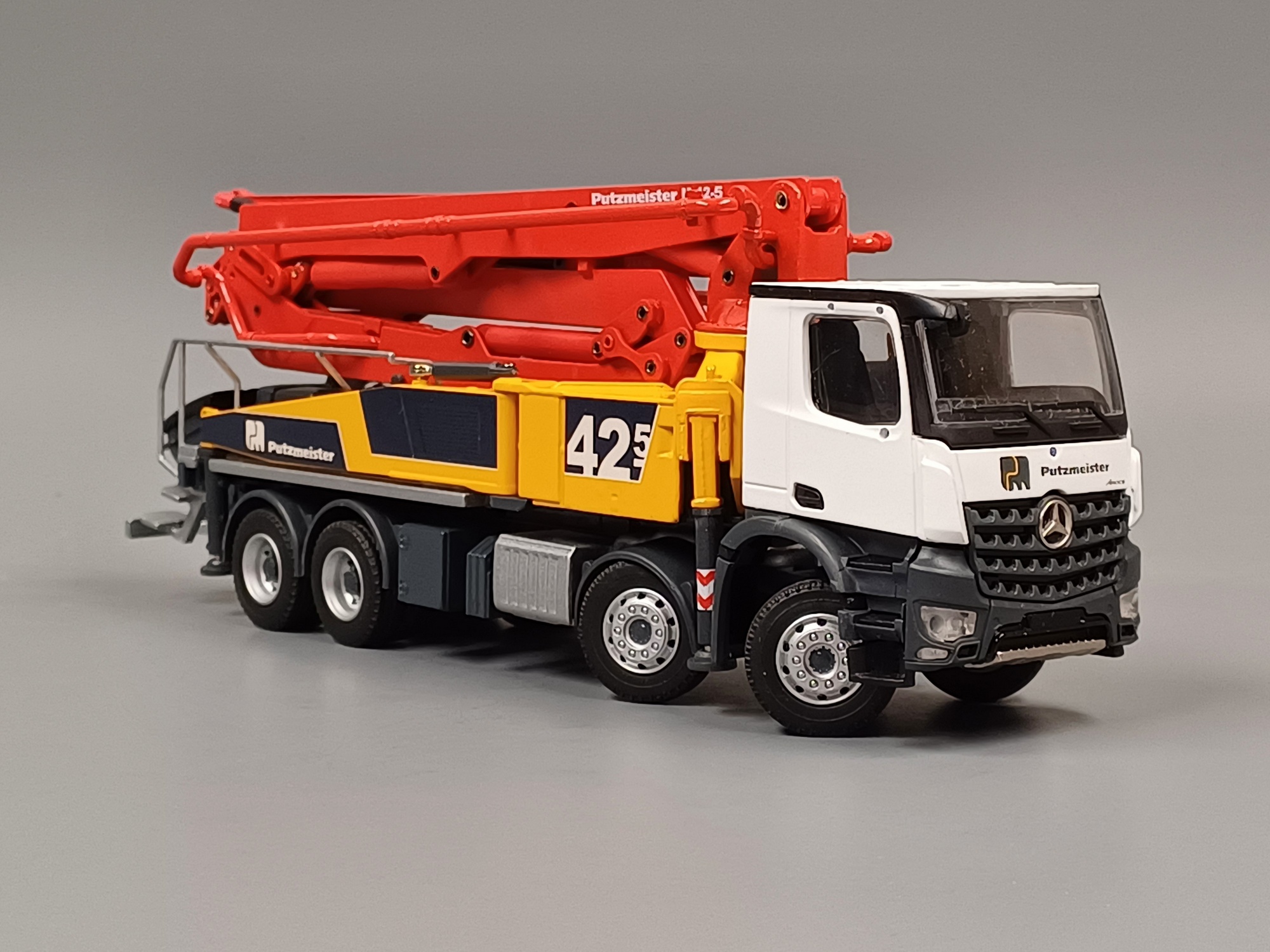 78199-6 - Conrad - Putzmeister  M42-5 RZ Betonpumpe auf  Mercedes-Benz AROCS  "Update"