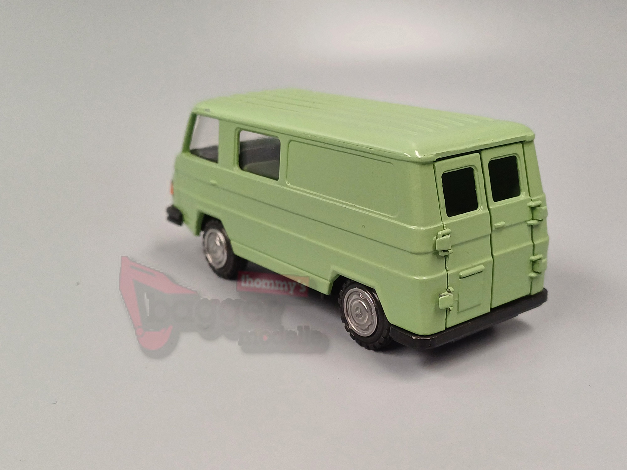 3006-1 - Conrad - Mercedes Benz Transporter  grün