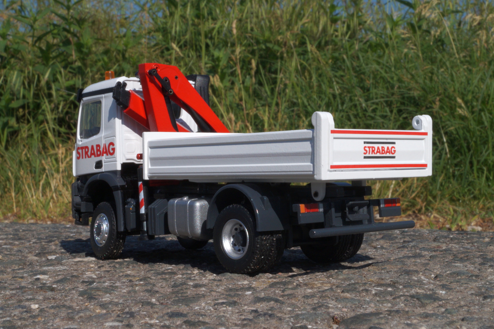 78229-1 -Thommys - Mercedes Benz Arocs  2achs Kipper mit Ladekran und Tiefladeanhänger 3achs "STRABAG"