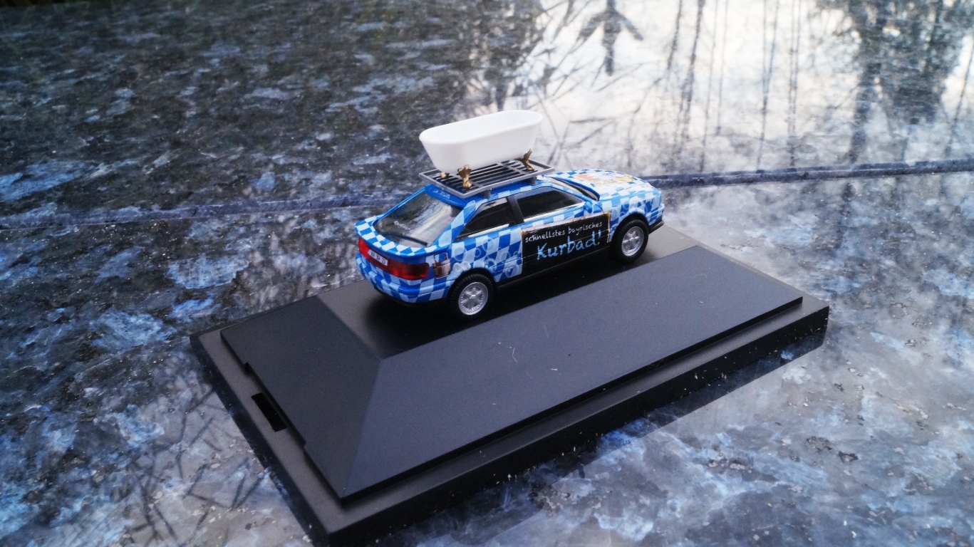 922654 - Herpa - Audi 80 B4 Coupe in PC Vitrine "Die bayrischen Bäder"