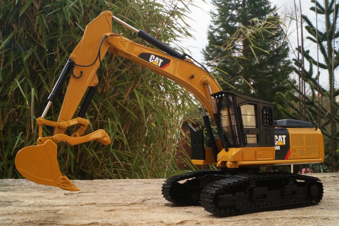 40003 - Tonkin -CAT 568GF  Road Bagger mit Holzgreifer