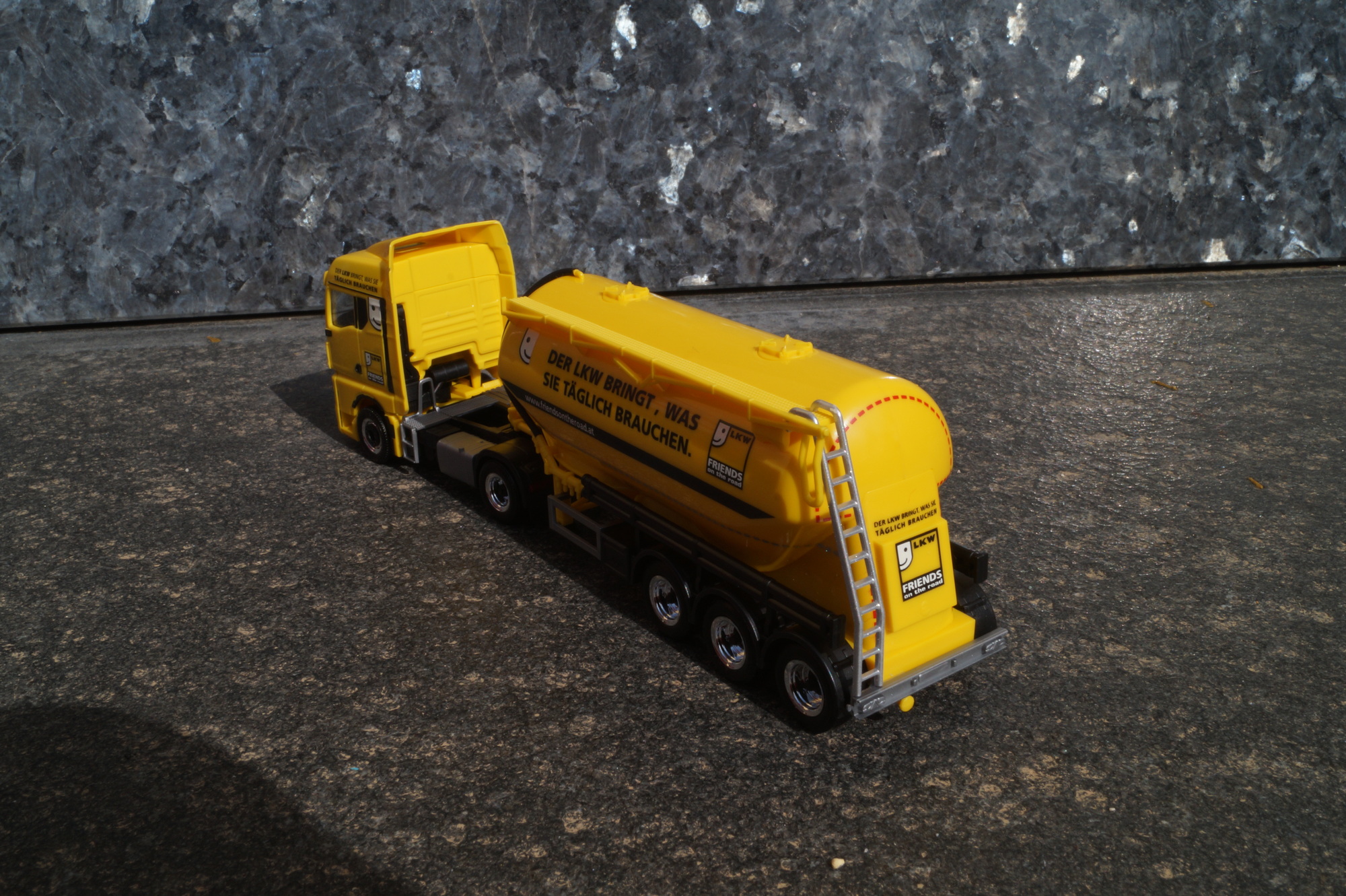 314534 - Herpa - MAN TGX GM Eutersilo-Sattelzug - Silo Melmer / Friends on the Road - A