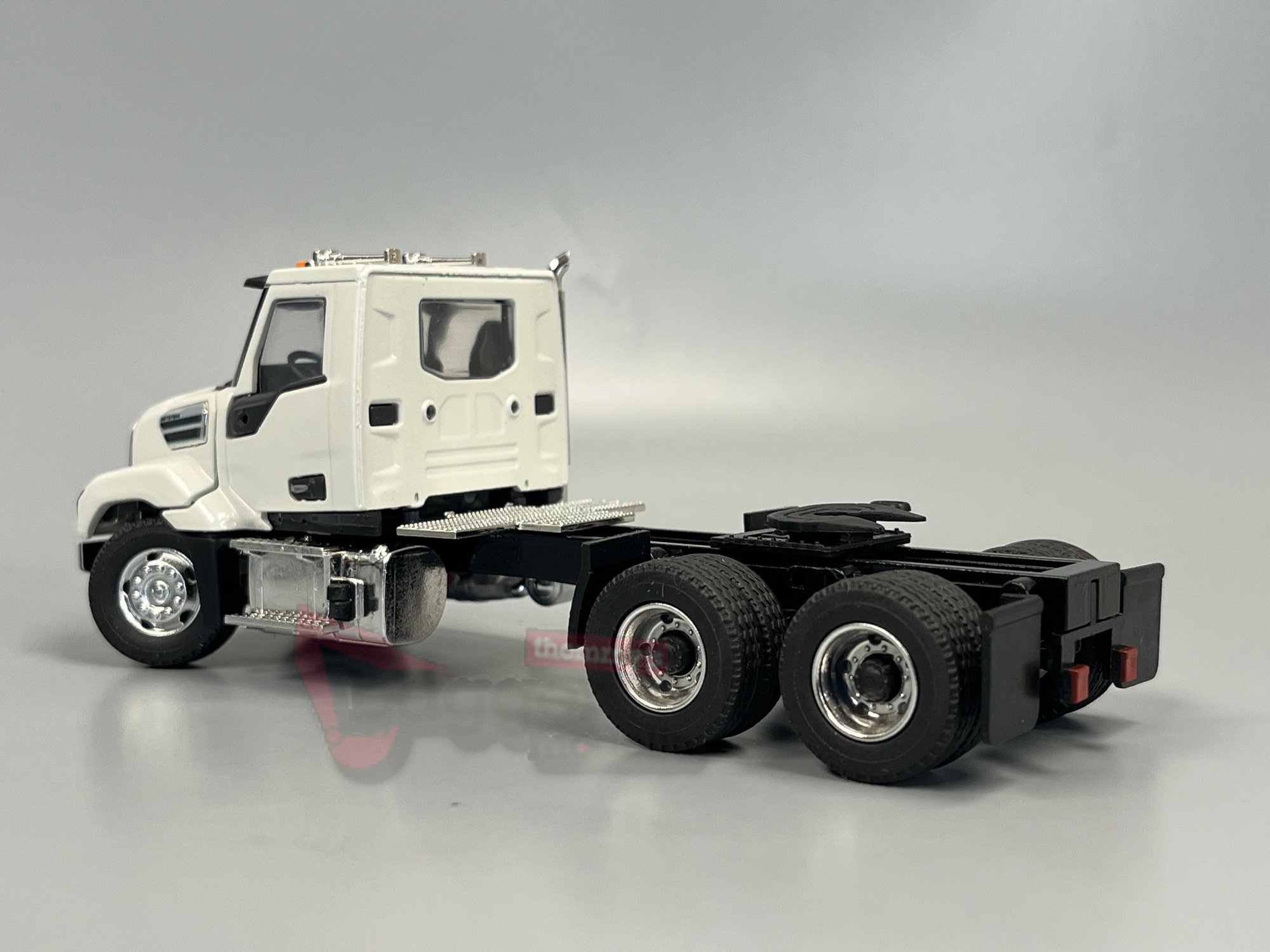 86005 - Conrad - MACK Keystone Day Cab Zugmaschine weiss 