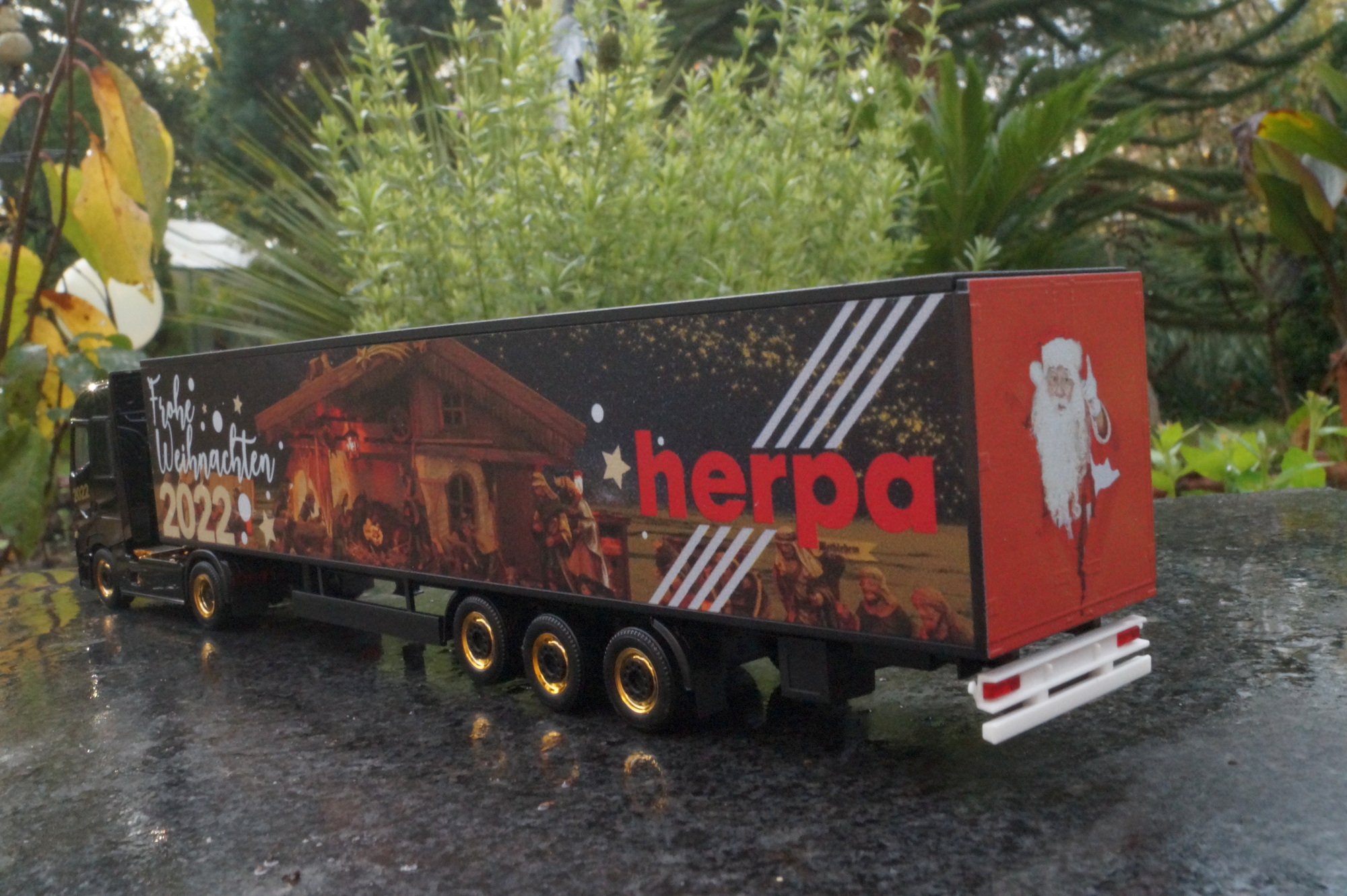 315470 - Herpa- Renault T Facelift Koffer-Sattelzug 15m Weihnachtstruck  „Herpa Weihnachtsmodell 2022“