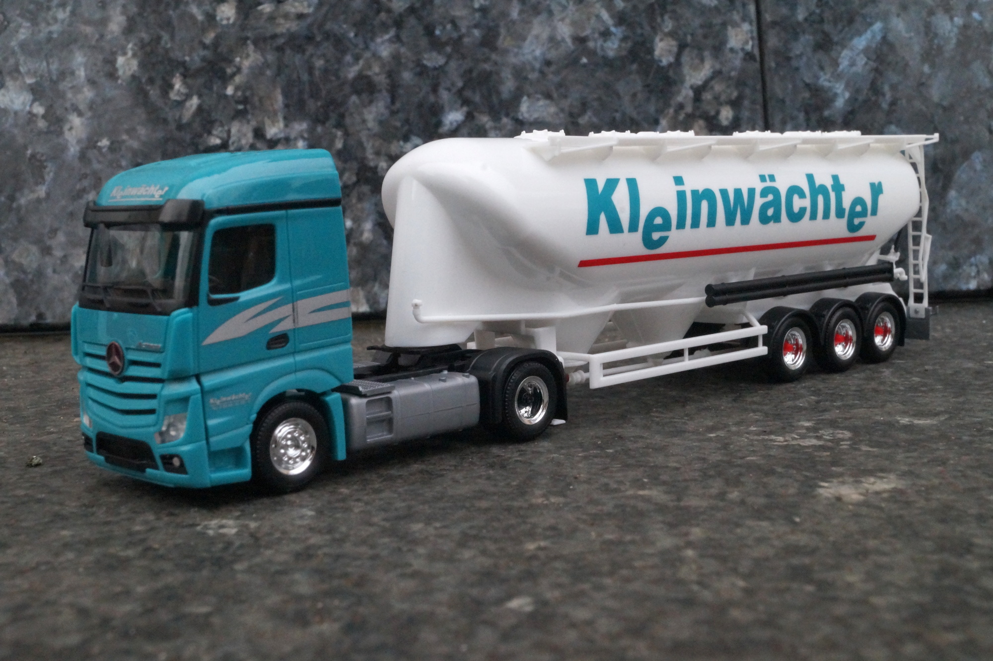 312530 - Herpa  - Mercedes-Benz Actros Streampace 2.5 `18 Eutersilo-Sattelzug "Kleinwächter"