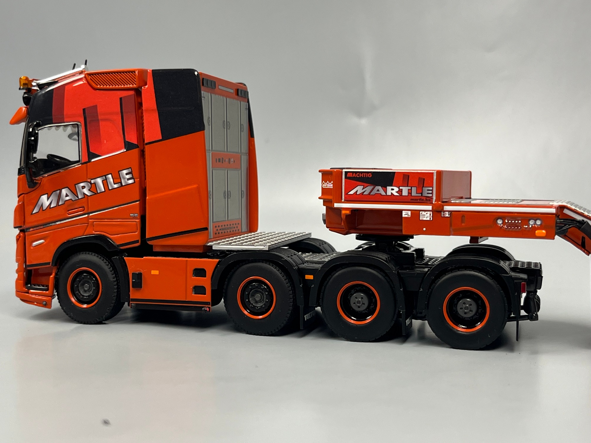 01-5052 - WSI - VOLVO FH 5 GL XL Tieflader mit Dolly 2achs - 5 achs "Martle "BE