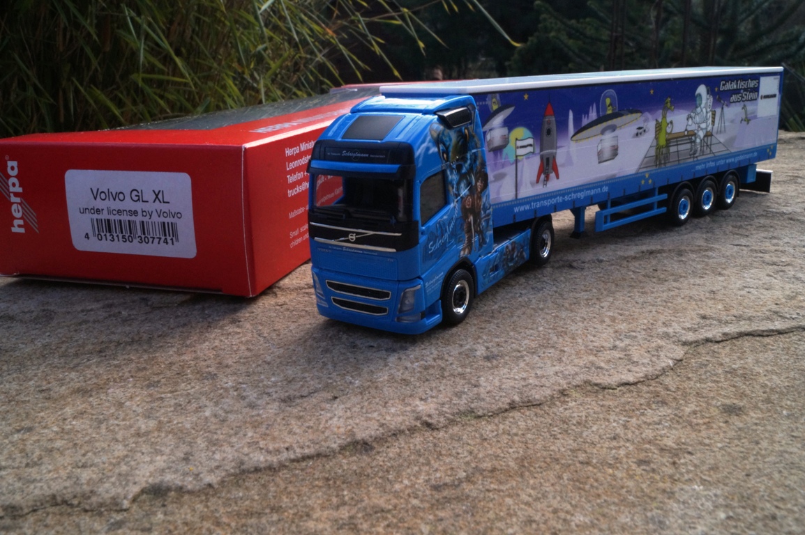 307741 - Herpa - Volvo FH Gl. XL Gardinenplanen-Sattelzug "Schreglmann" Godelmann"