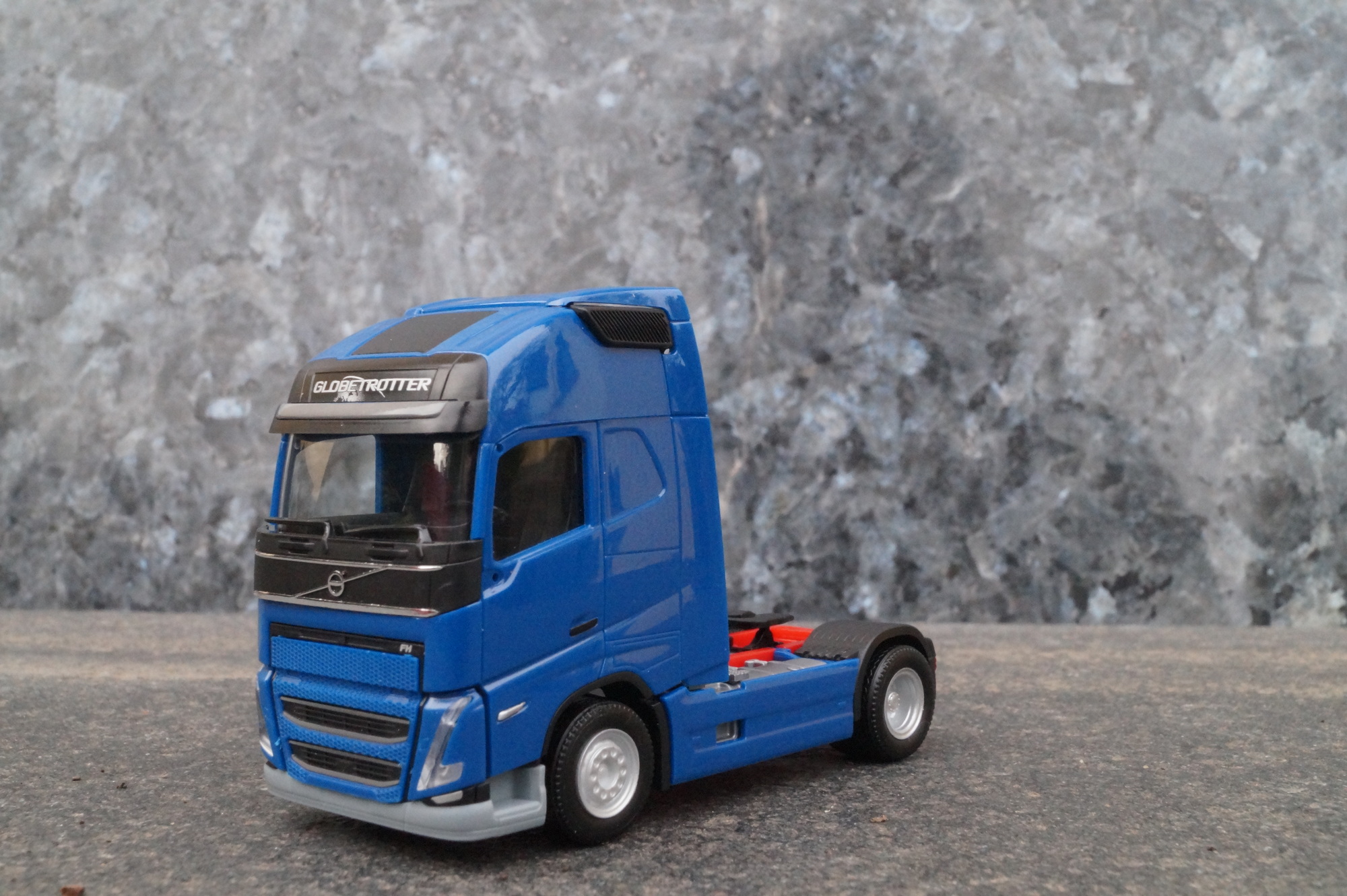 313377 -3 - Herpa  - Volvo FH Gl. XL 2020 Zugmaschine erweiterte Ausstattung, blau