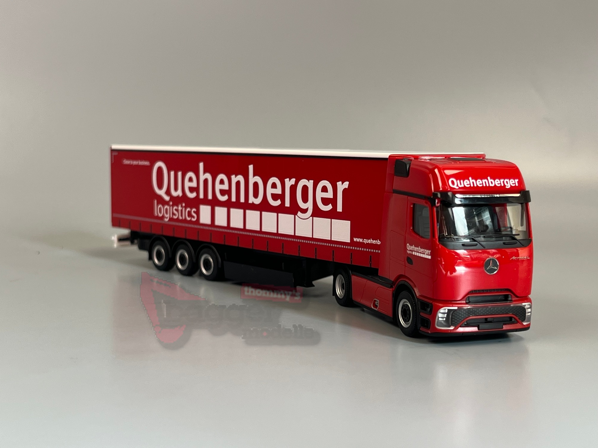 321334 -Herpa - Mercedes-Benz Actros L ProCabin Gigaspace Gardinenplanen-Sattelzug "Quehenberger"