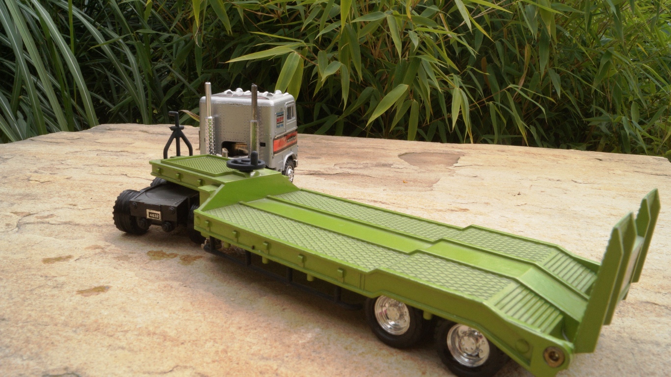 Freightliner 3achs mit 2achs Tieflader