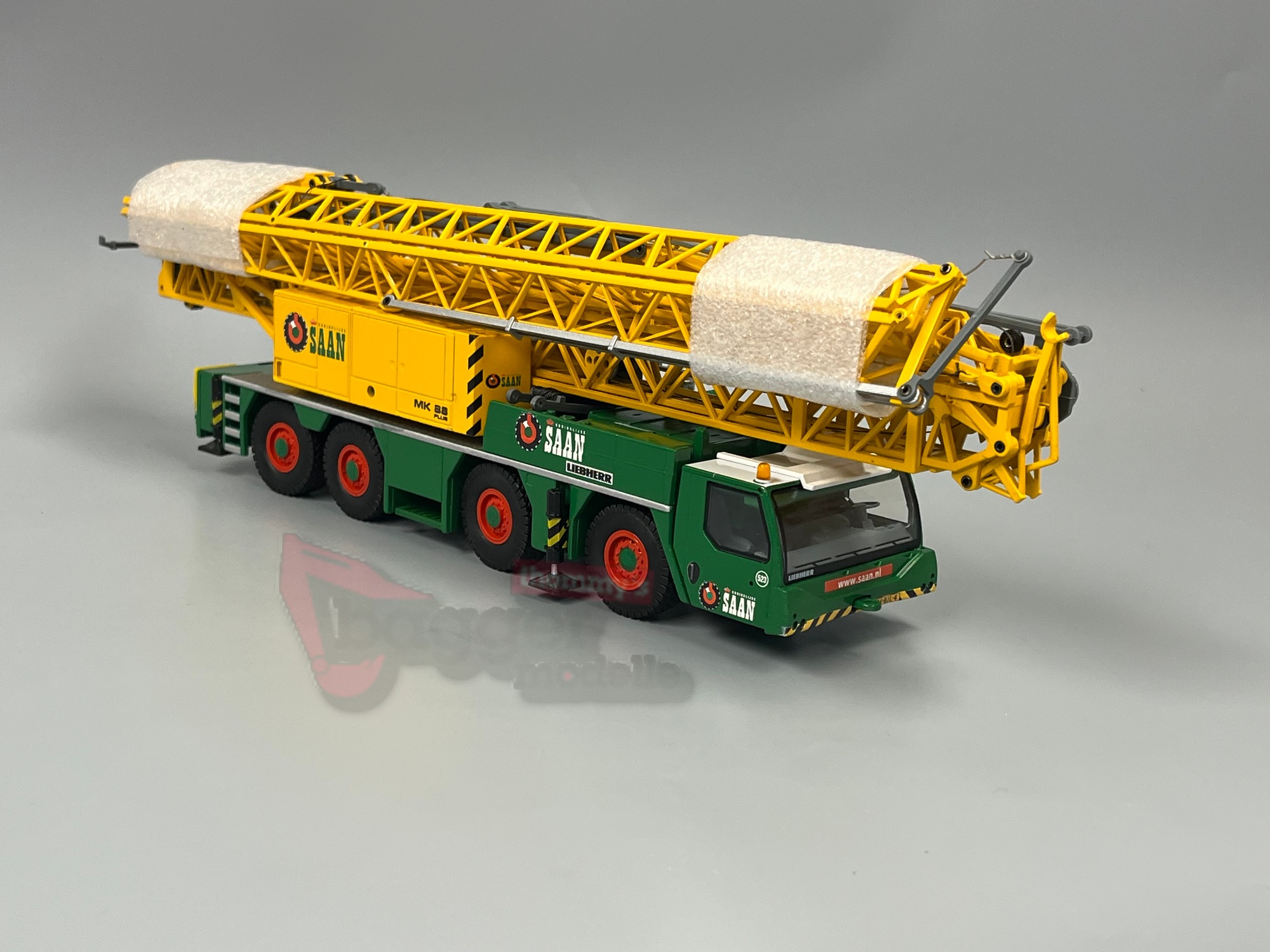 2106-19 - Conrad - Liebherr MK 88 Mobilbaukran " Koninklijke Saan” NL