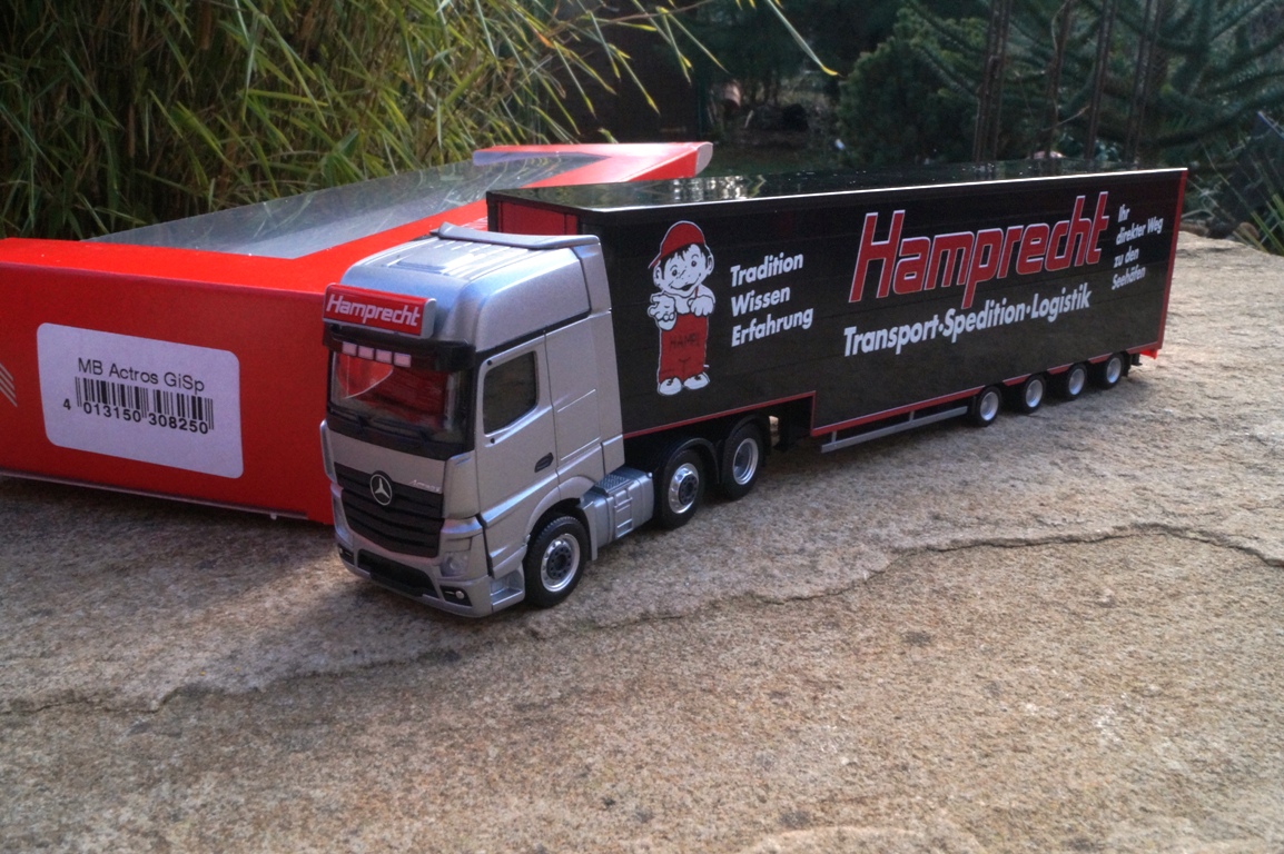 308250 - Herpa -Mercedes-Benz Actros Gigaspace 6x2 Meusburger-Sattelzug "Hamprecht"