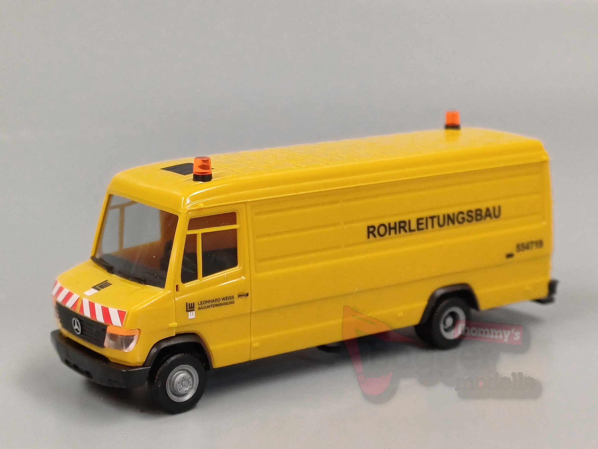 958615 - Herpa - Mercedes Benz T2 Vario Kastenfahrzeug lang "Leonhard Weiss Rohrleitungsbau