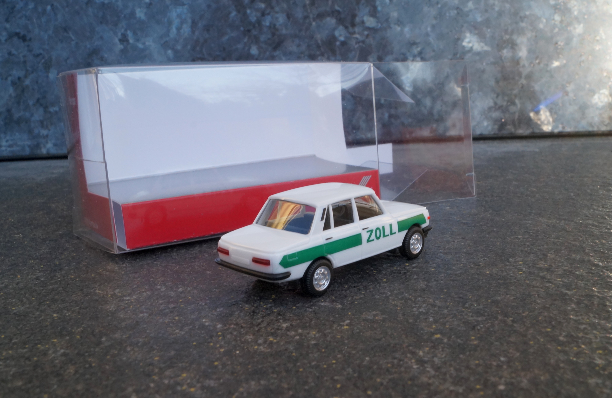 096508 - Herpa - Wartburg 353 ‘84 Limousine „Zollaufsichtsdienst Stralsund“