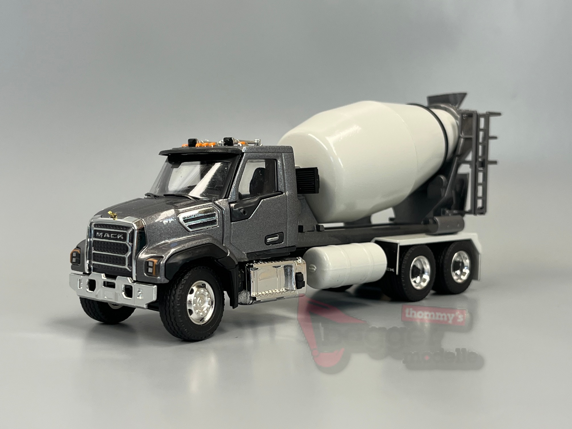 86268 - Conrad  - Mack Granite mit Fahrmischer