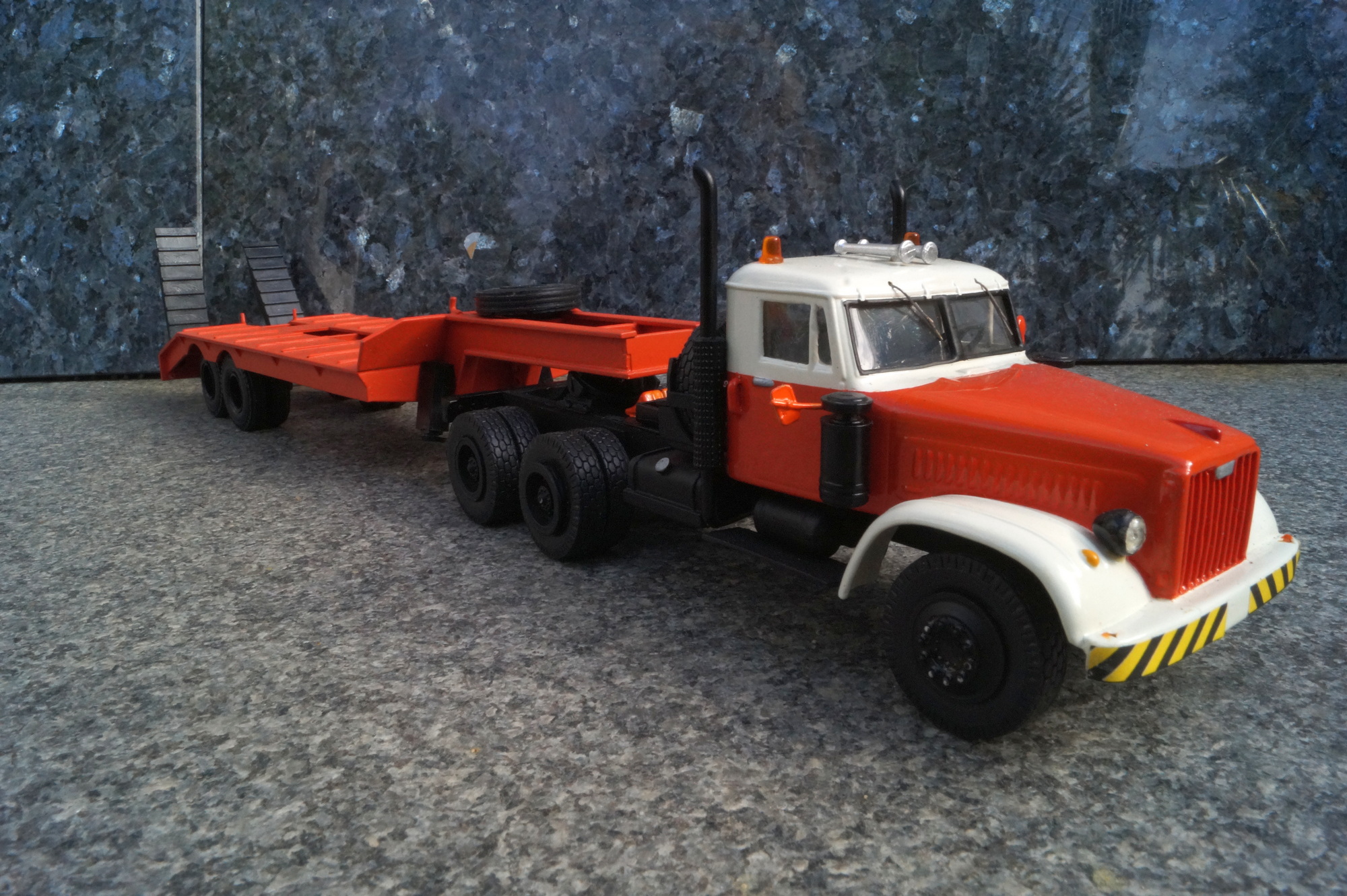 Scania  3achs mit 2 achs Tieflader