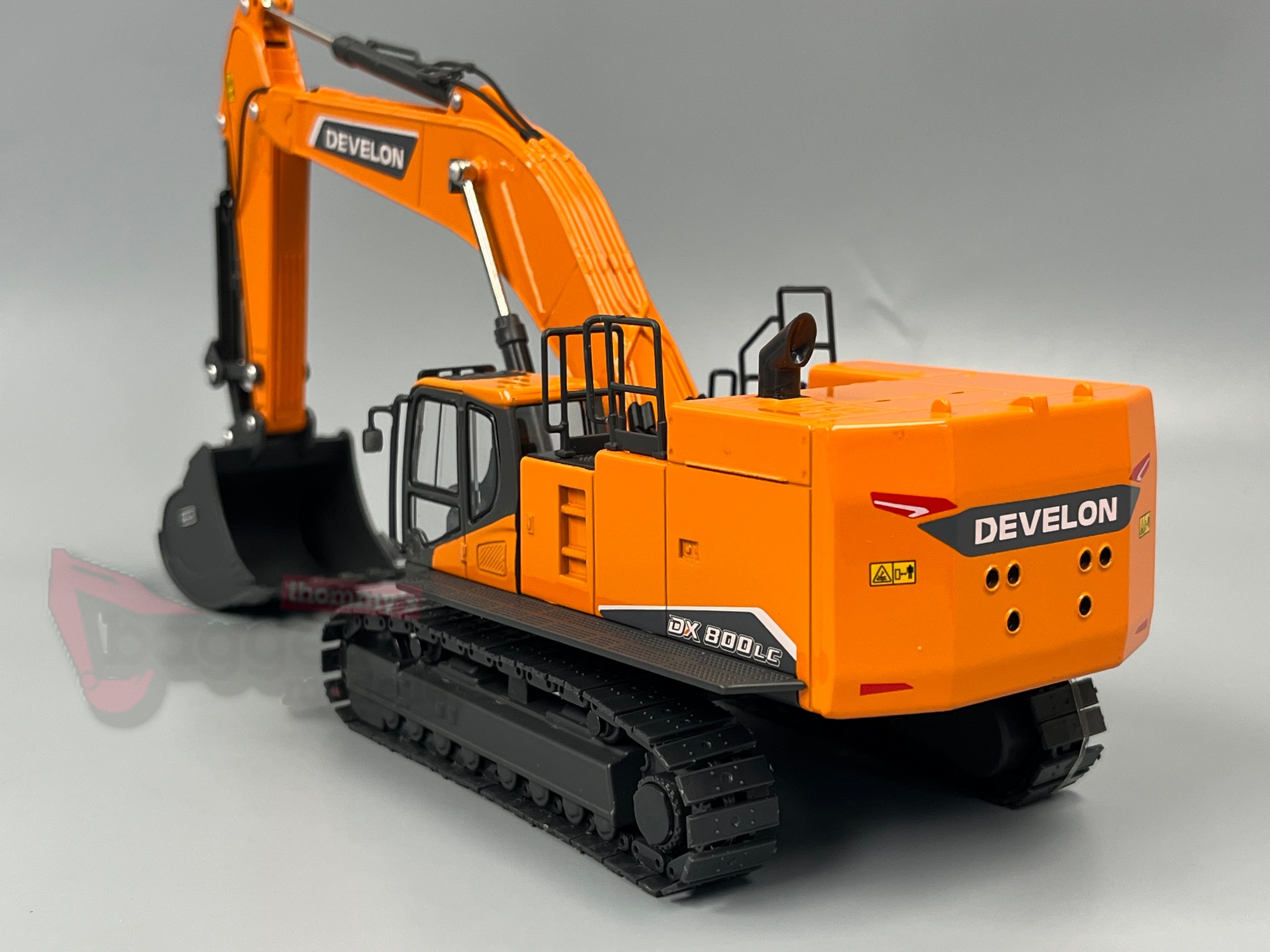 16-1042 -IMC - Develon DX 800LC Kettenbagger