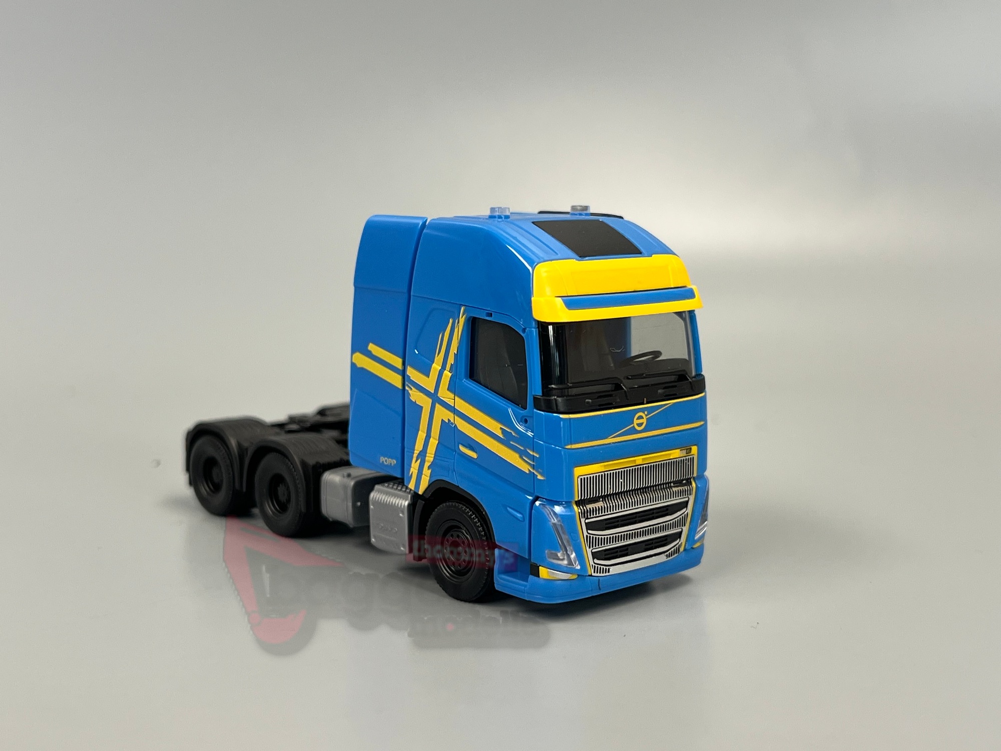 318624-3 - Herpa - Volvo FH 16 GL XL 2020 Zugmaschine mit Schwerlastturm 3achs, blau