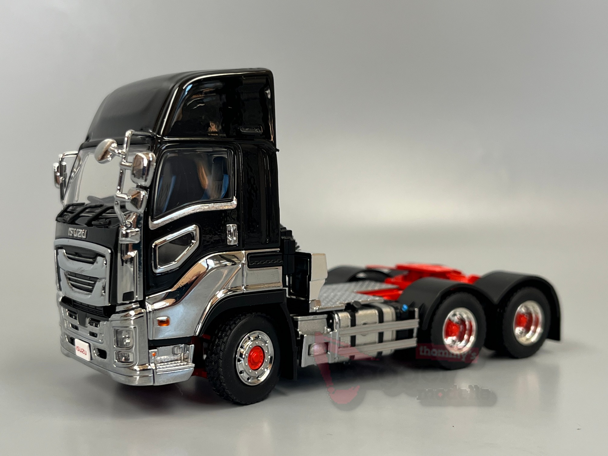 01-5194 - WSI - ISUZU GIGA SHORT 6x4 3achs Zugmaschine, schwarz