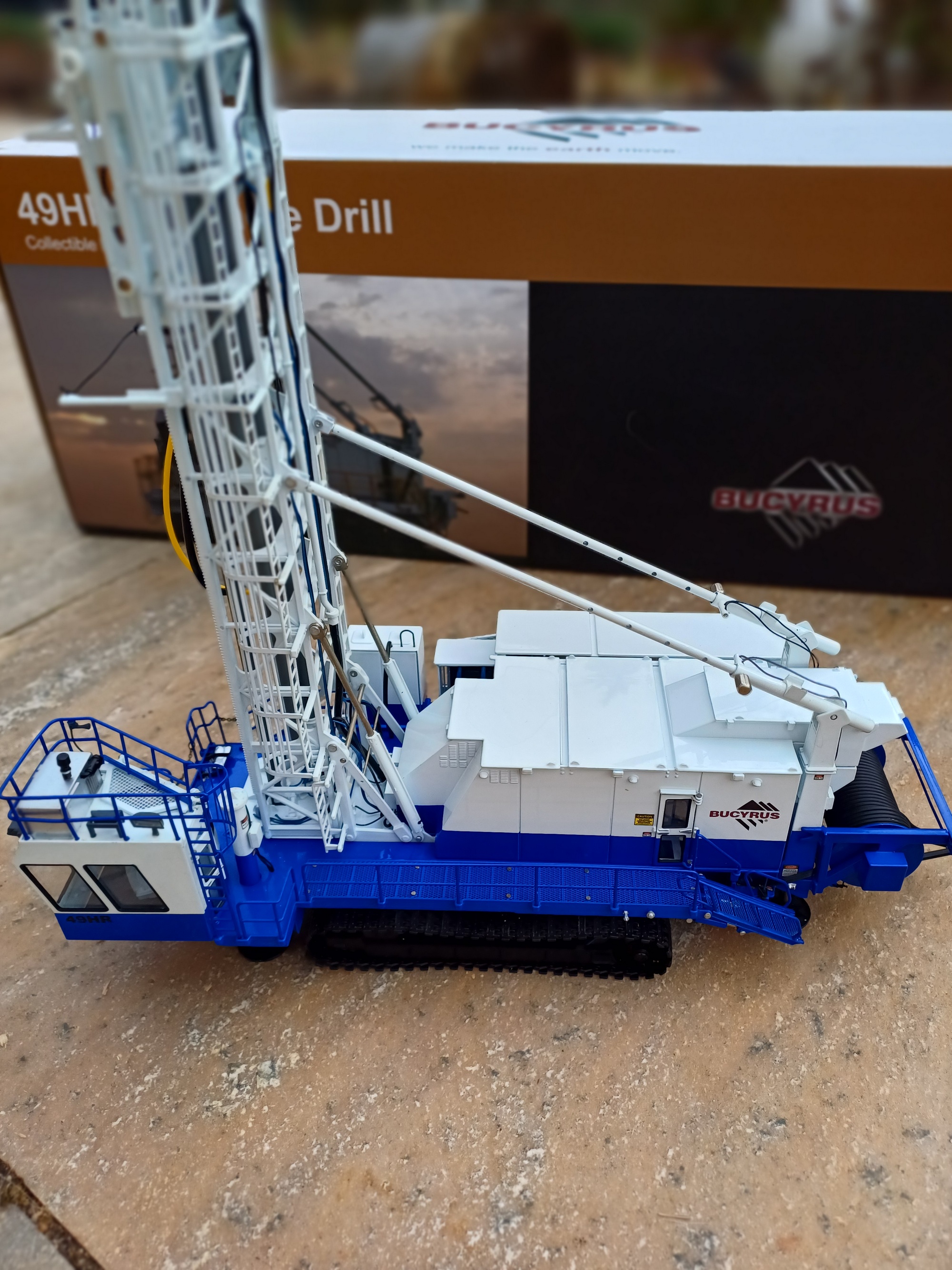 Bucyrus  Bohrgerät HR 49  weiß blau